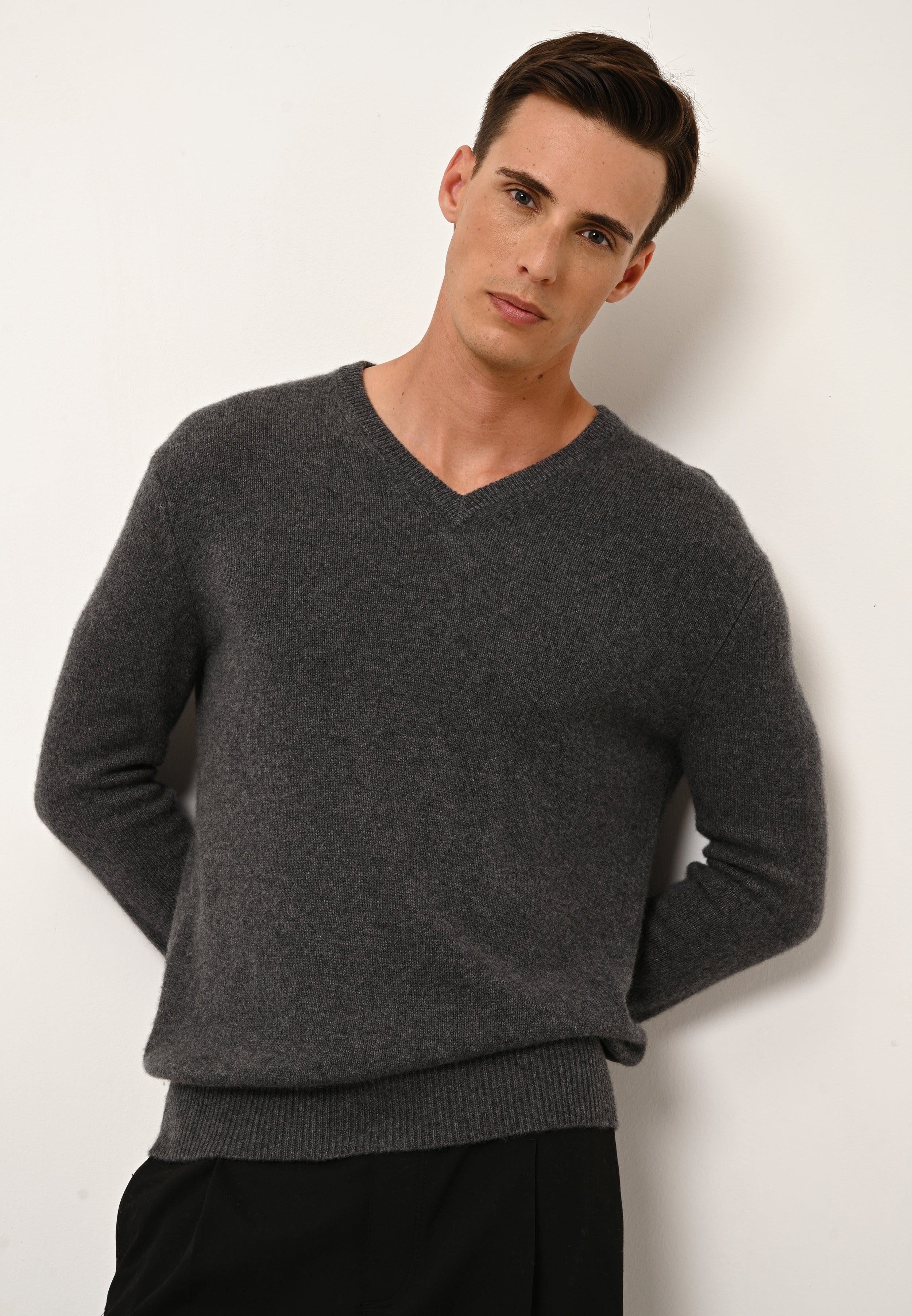 NATHAN v-neck sweater in anthracite mottled