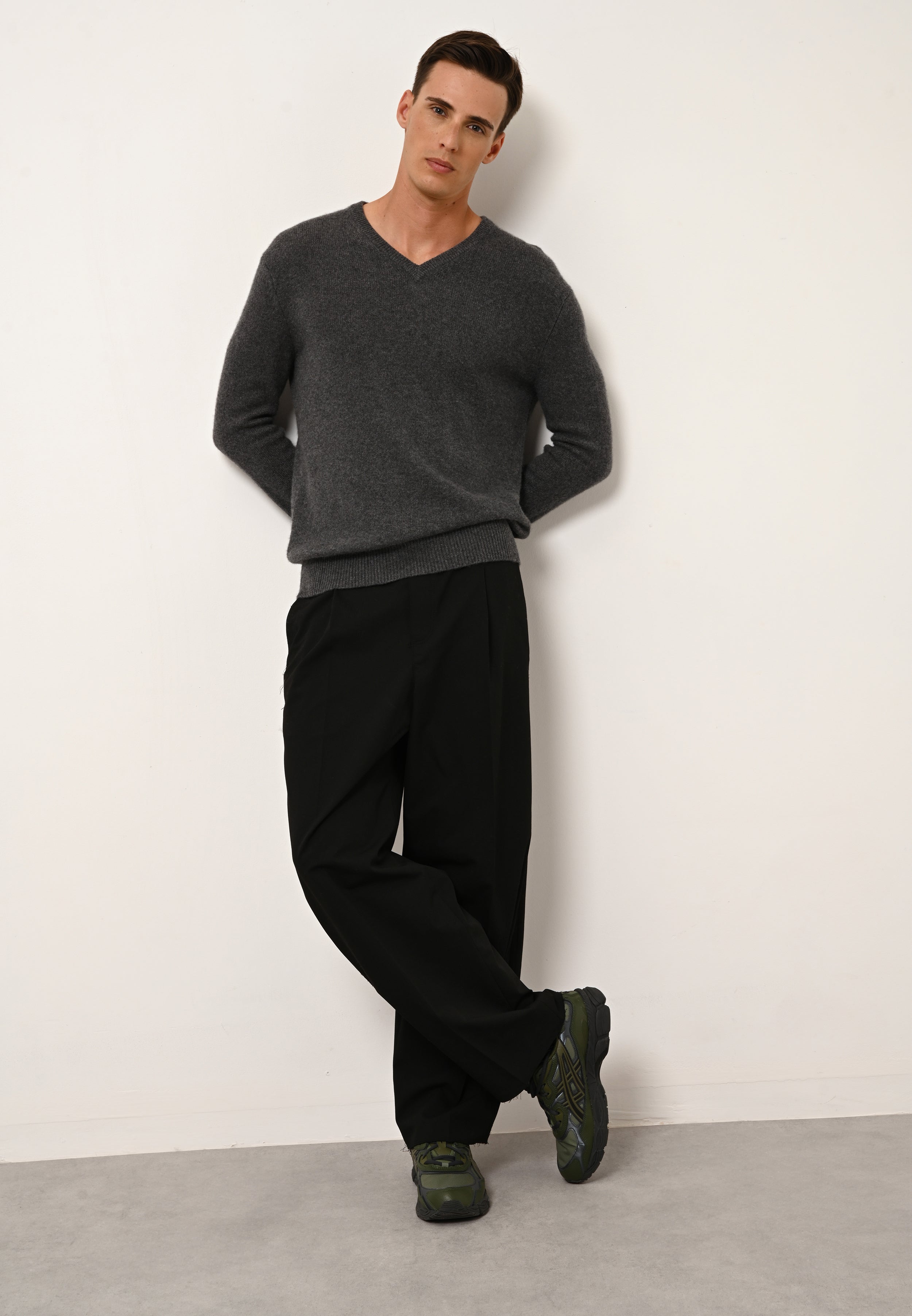 NATHAN v-neck sweater in anthracite mottled