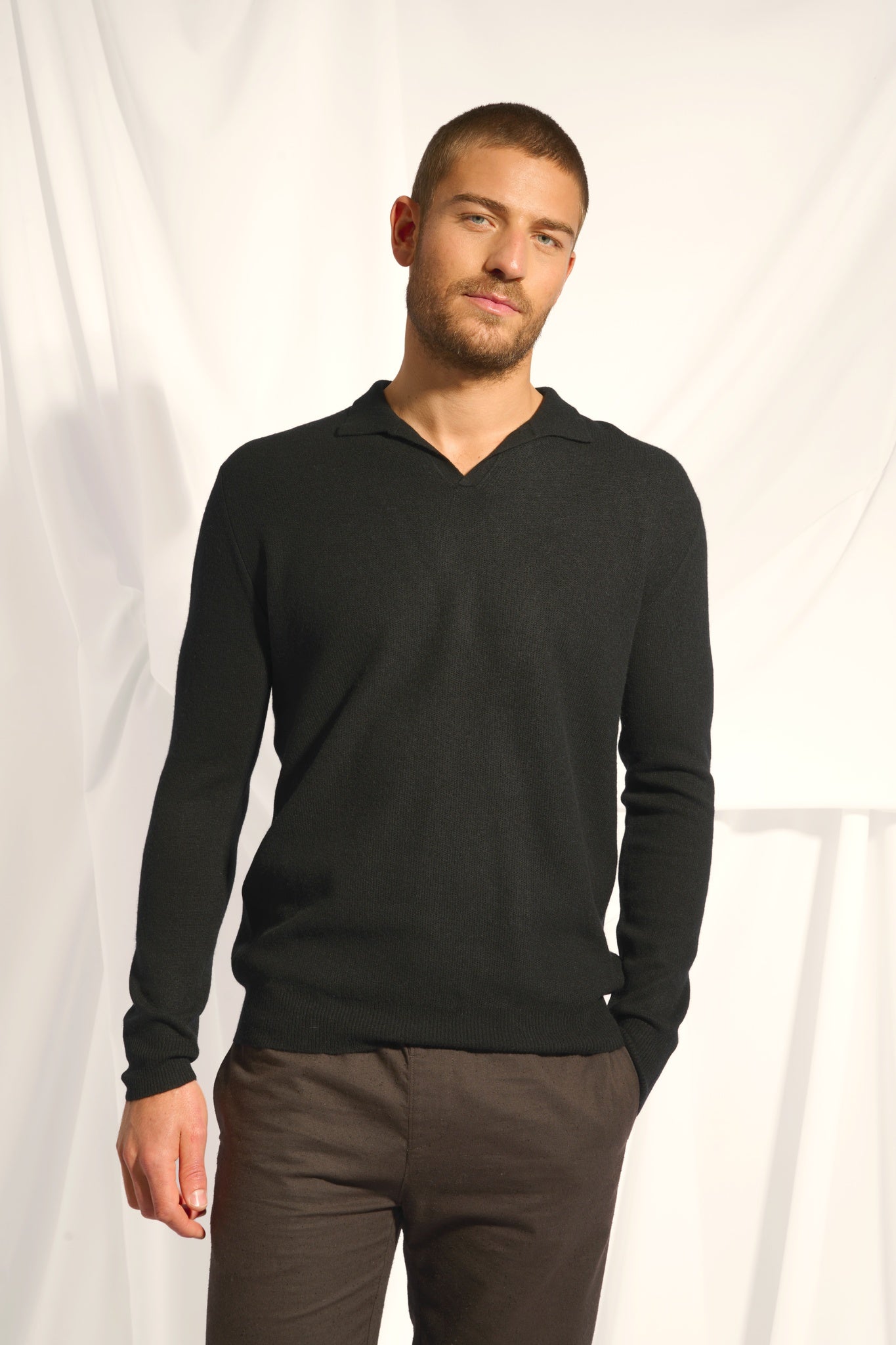 NOAH pull col polo ouvert noir