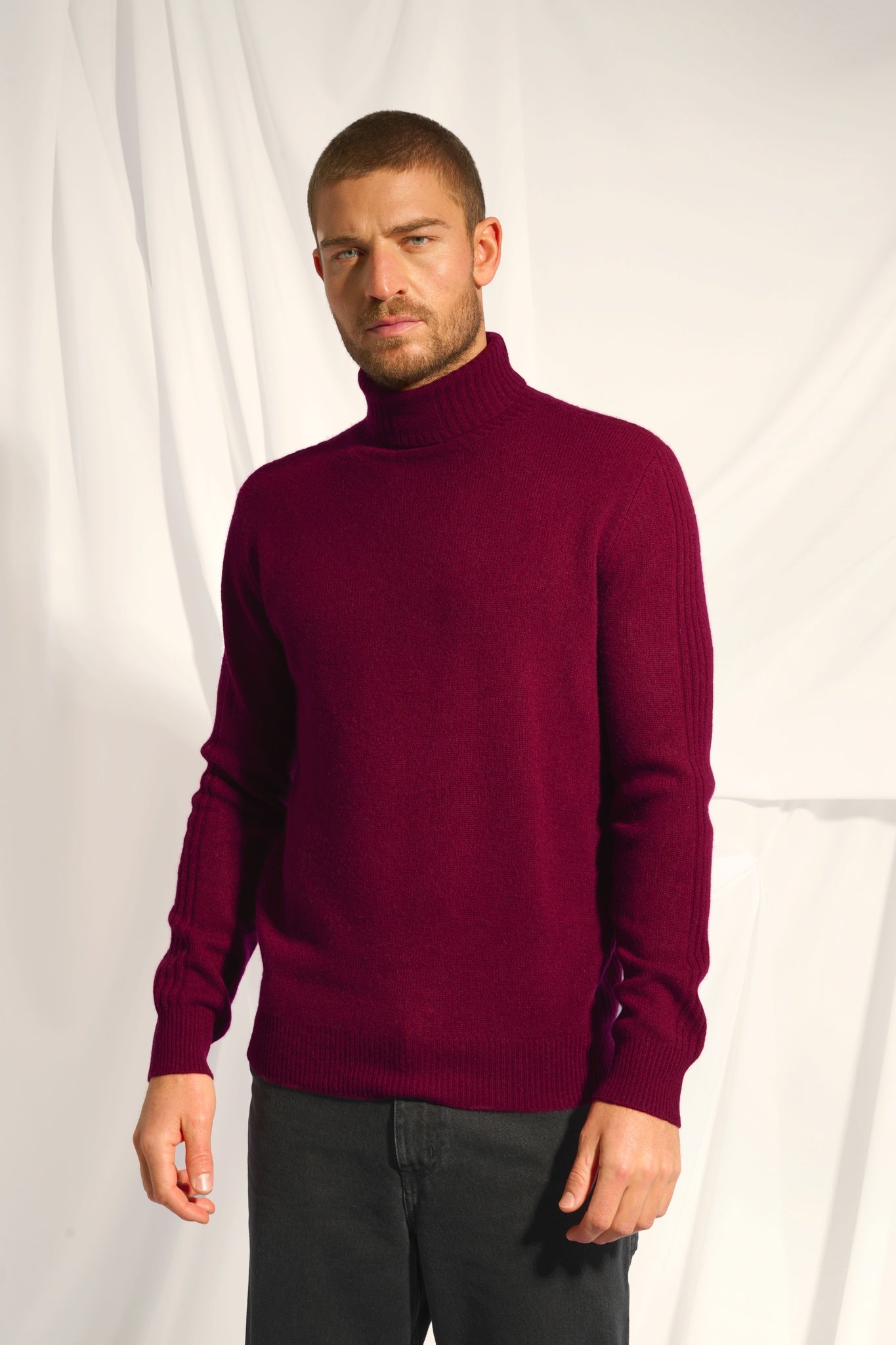 NOI pull col roulé bordeaux