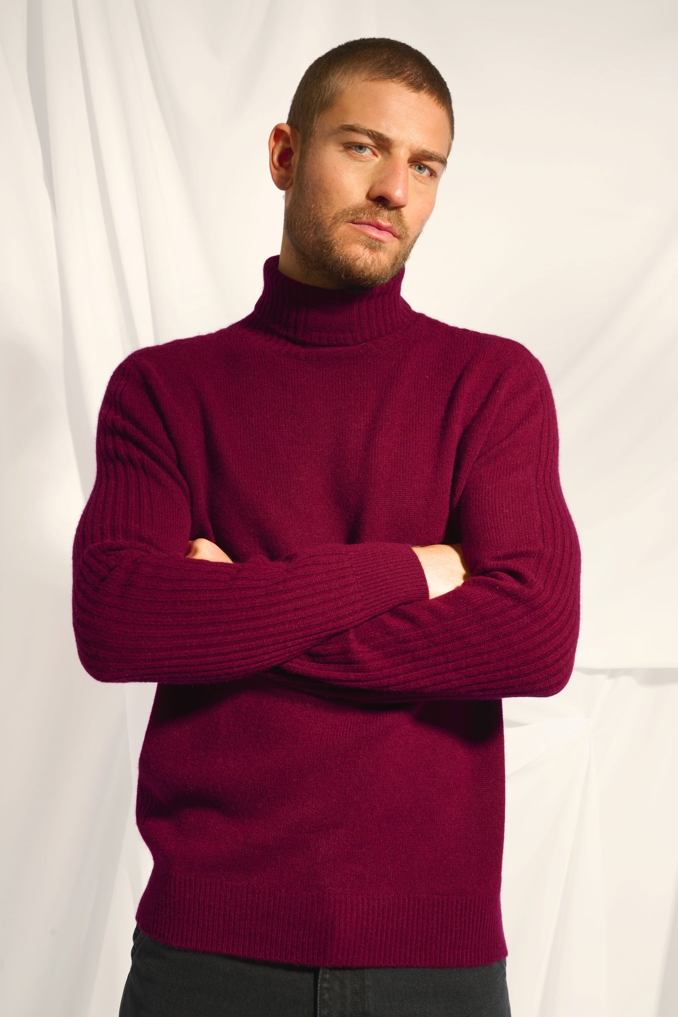 NOI pull col roulé bordeaux