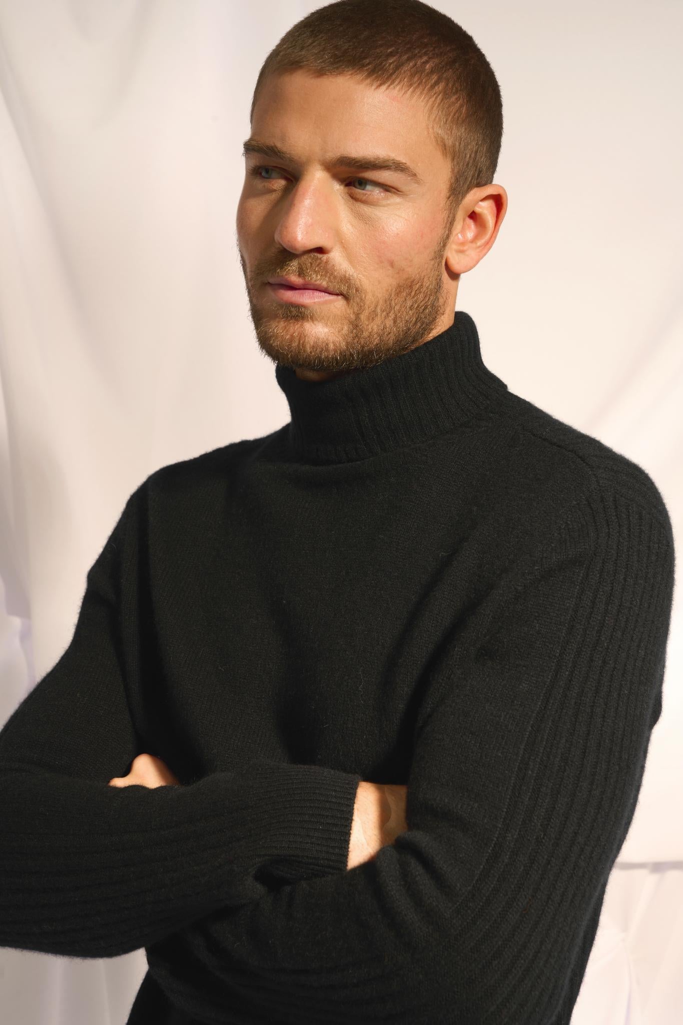 NOI pull col roulé noir