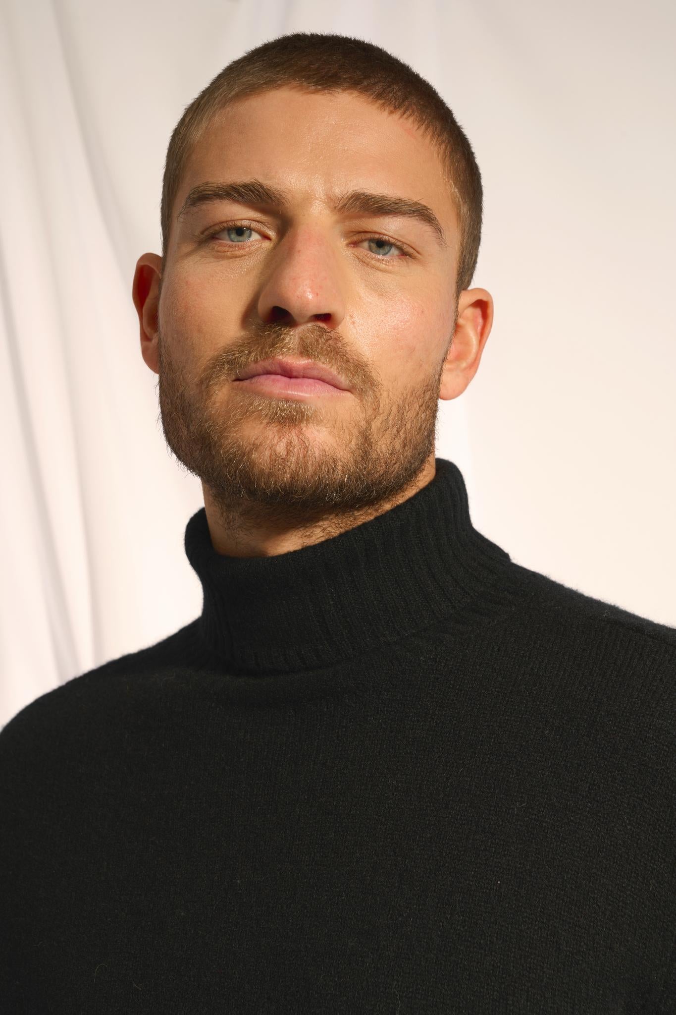 NOI pull col roulé noir