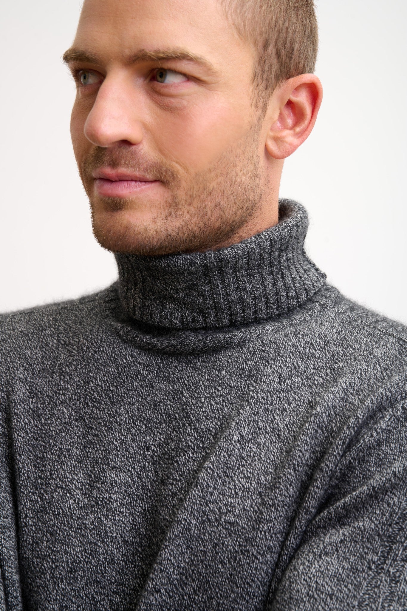 noi pull col roulé noir/blanc