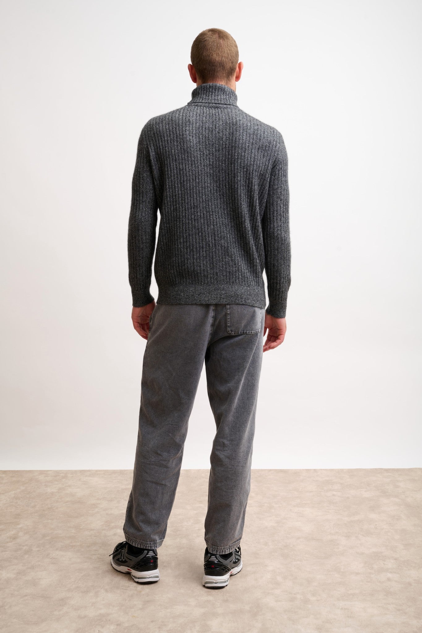 noi pull col roulé noir/blanc