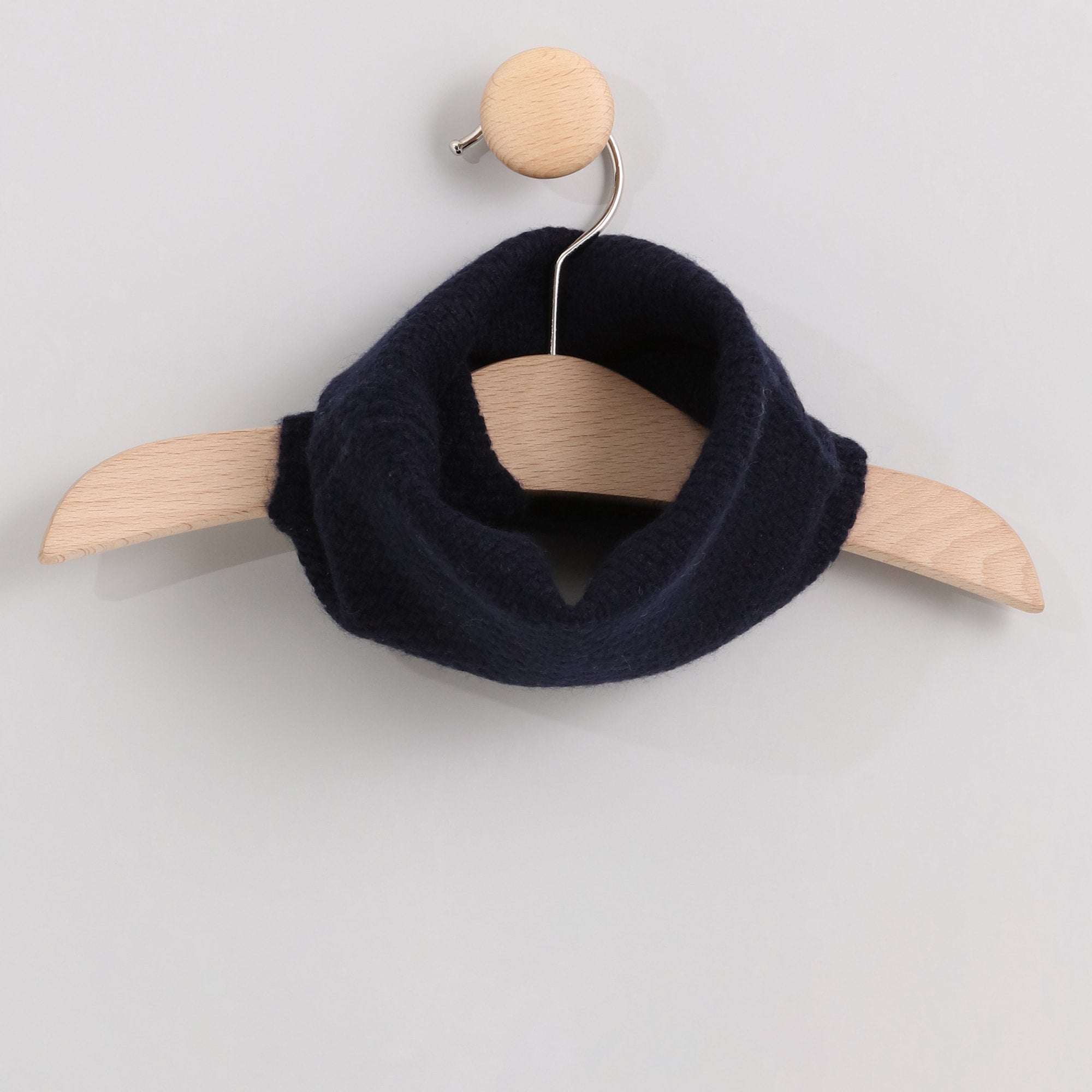 KHENTII 4-thread navy choker