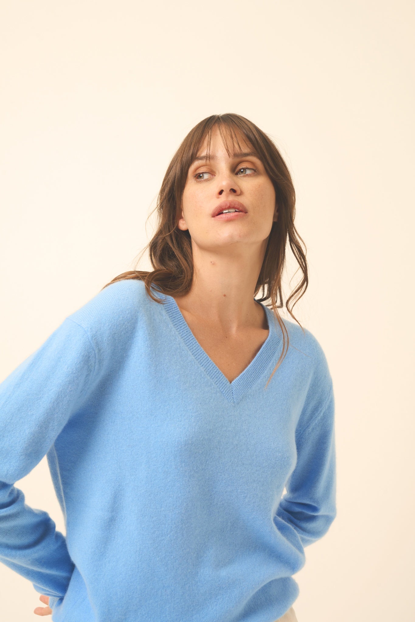 NORA pull col v baby blue