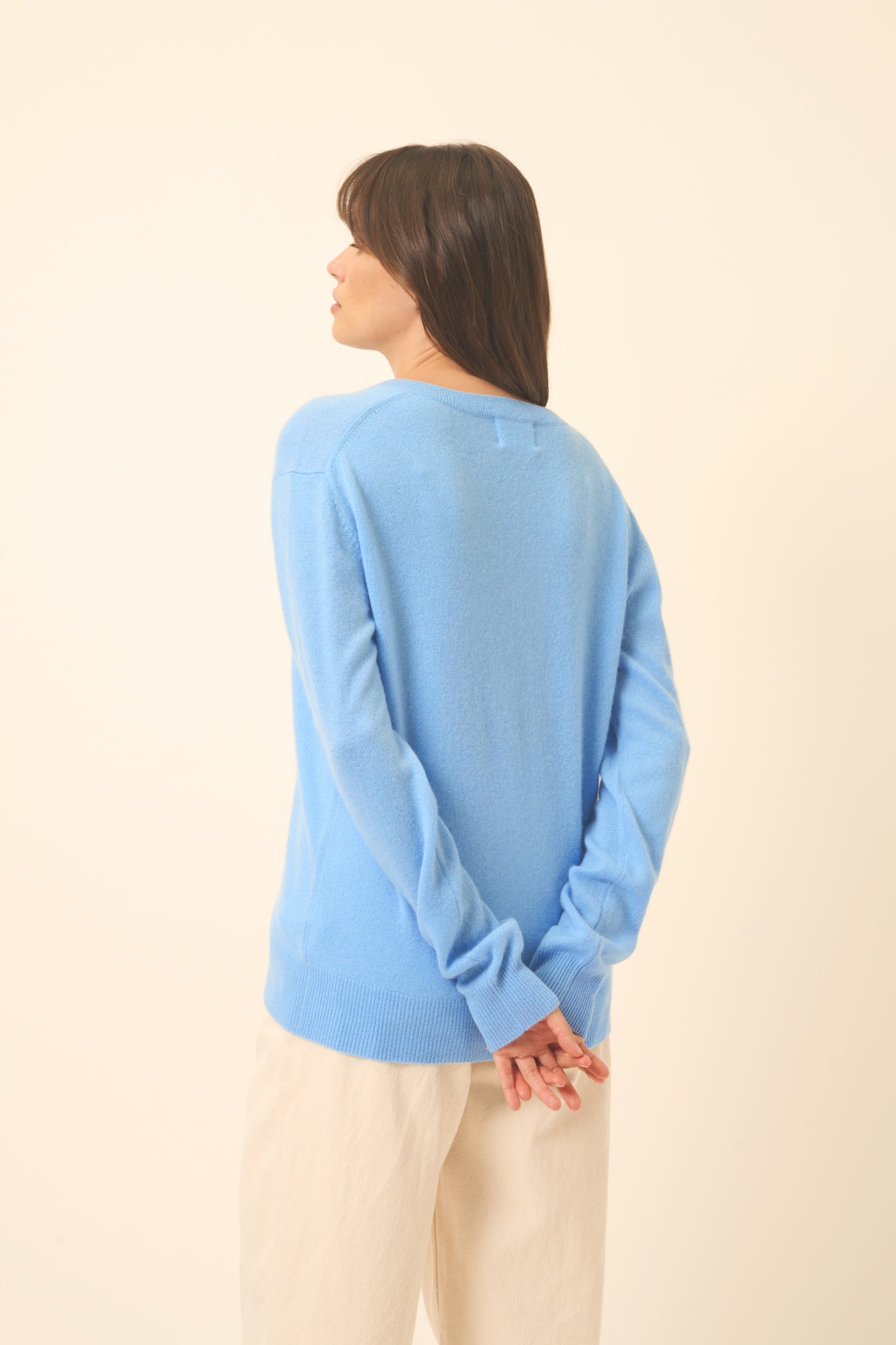 NORA pull col v baby blue