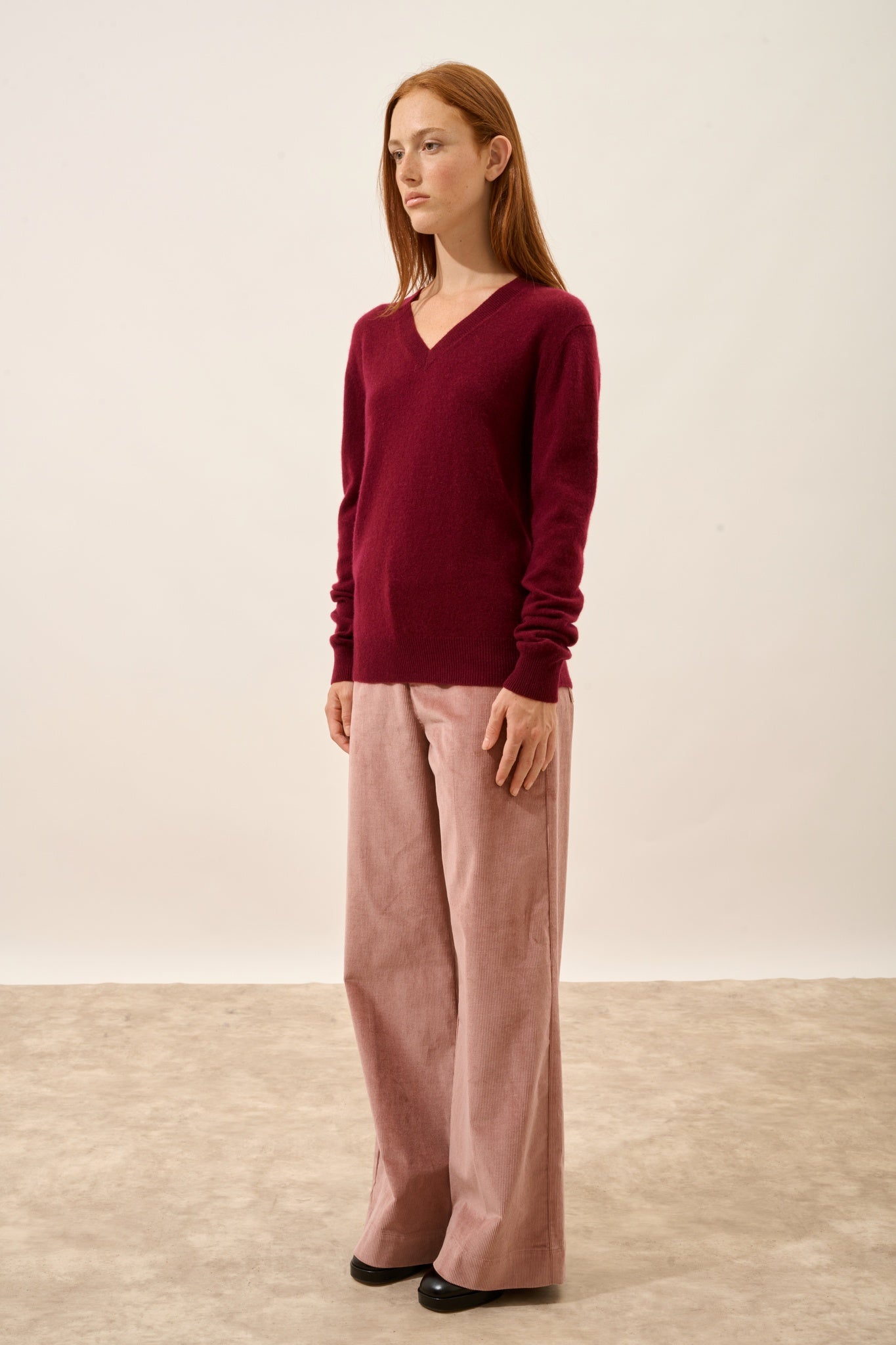 NORA pull col v bordeaux
