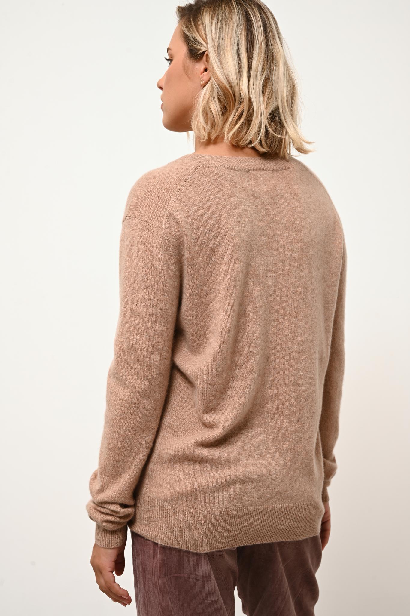 NORA pull col v camel chiné
