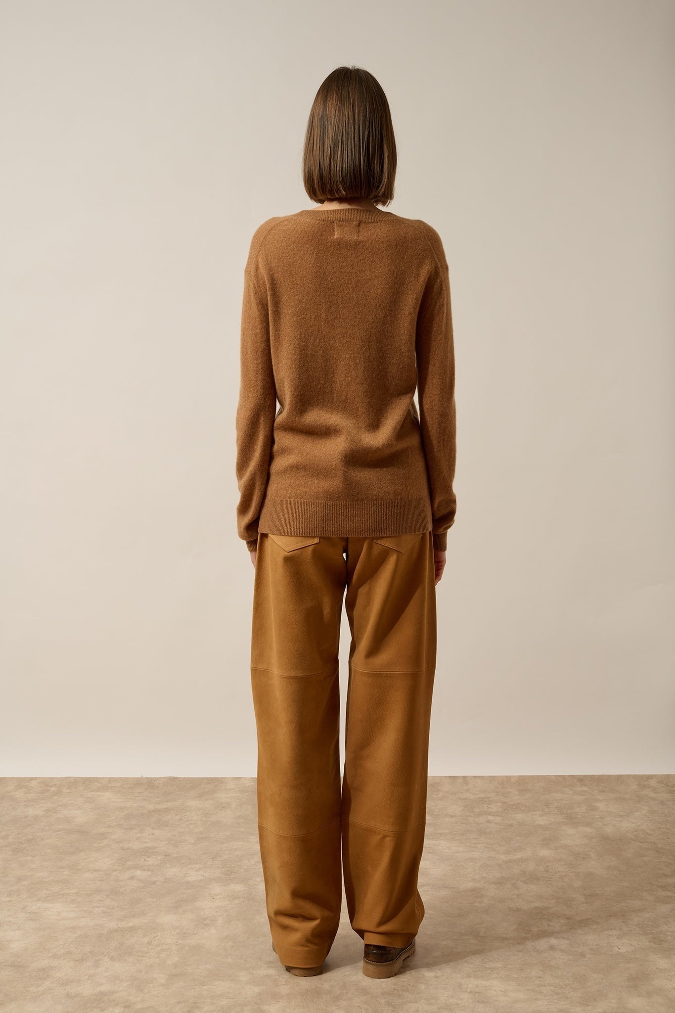 NORA hazelnut V-neck sweater