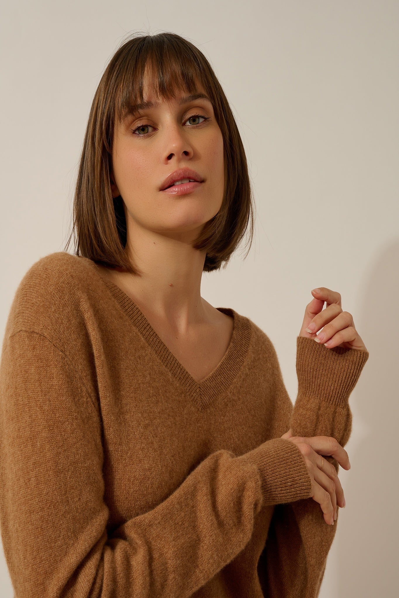 NORA hazelnut V-neck sweater