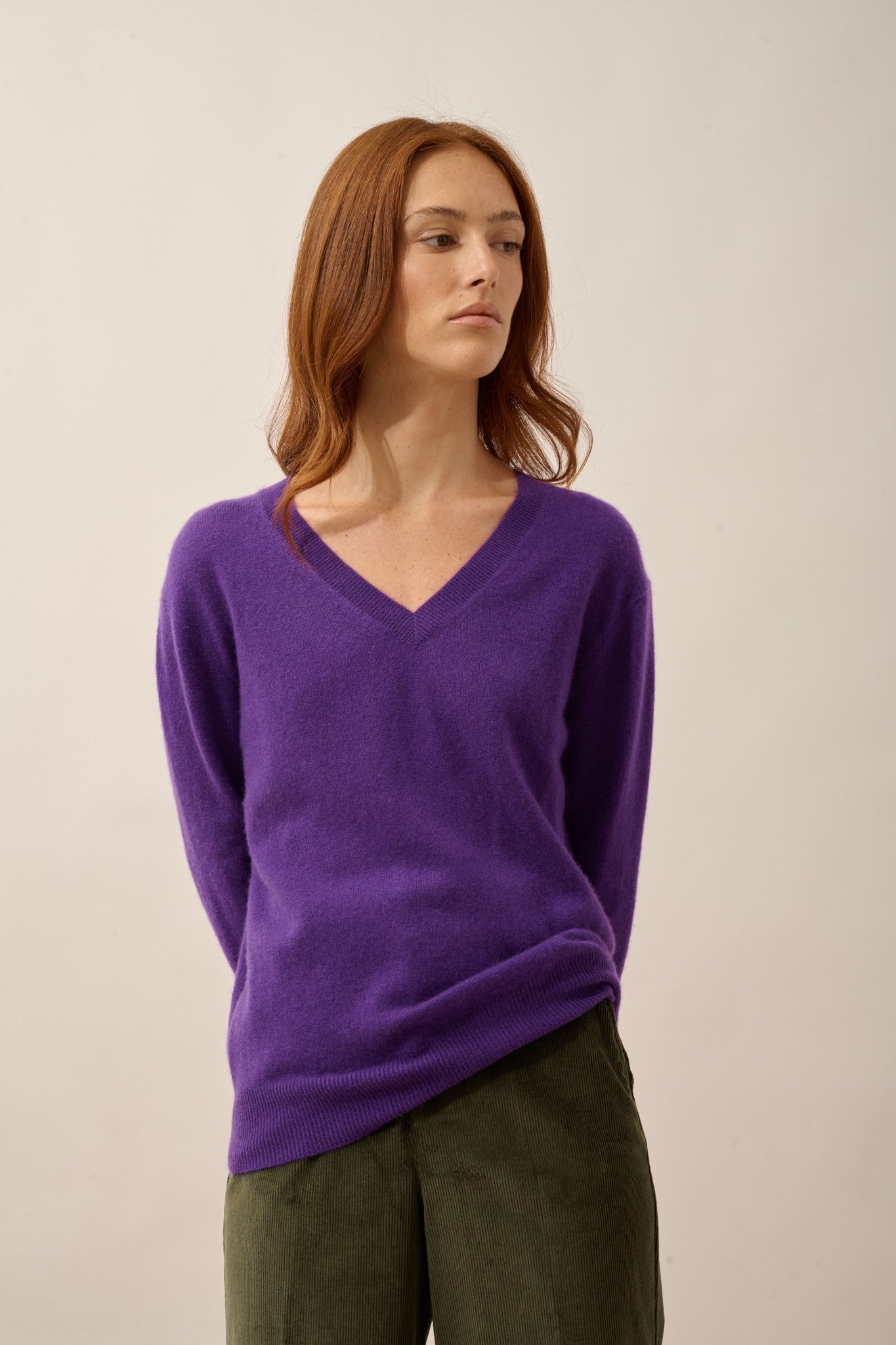 nora pull col v violette