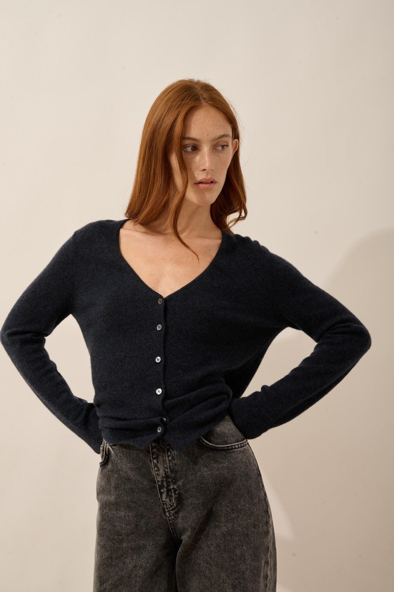 norma cardigan col v caviar 100% cachemire