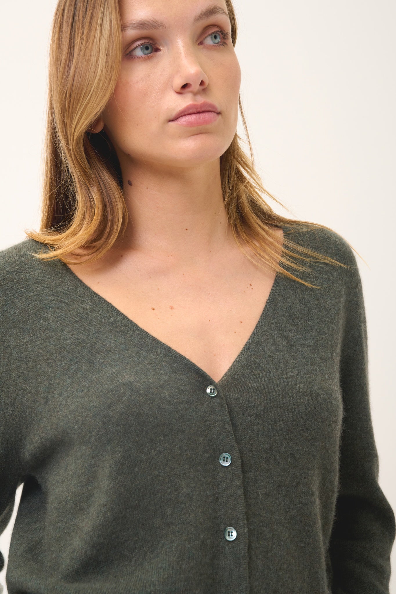 NORMA cardigan with V-neck in khaki heather