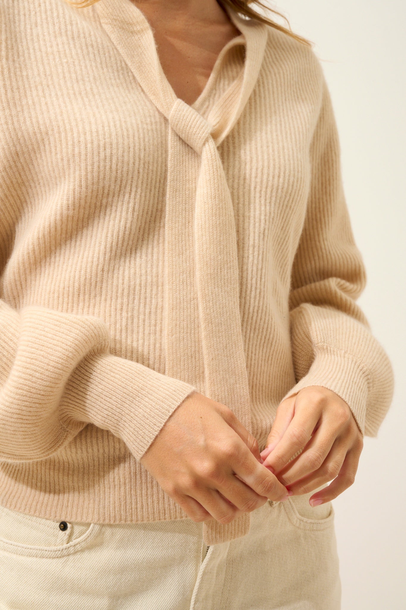 NOTY lavallière sweater sand