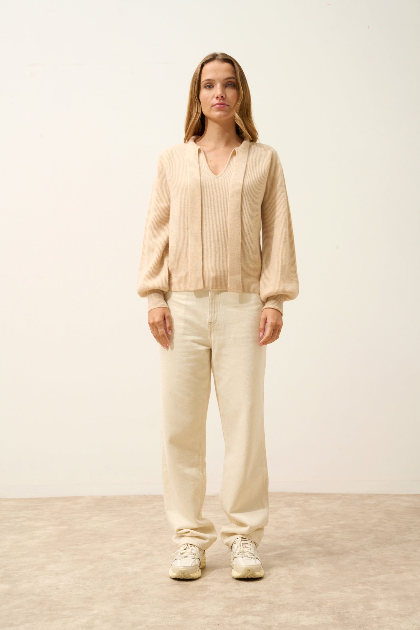 NOTY lavallière sweater sand