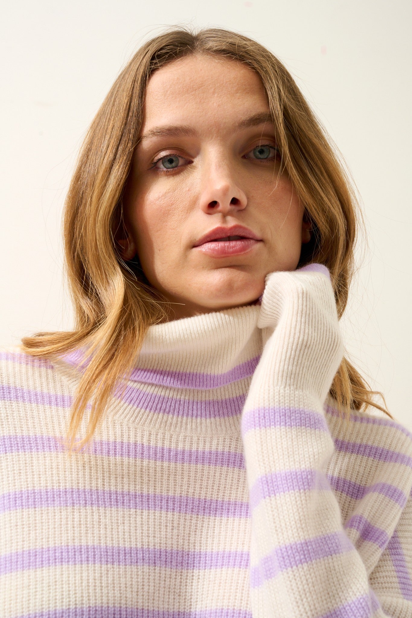 orélis pull col roulé bi-color mauve/ivoire 100% cachemire