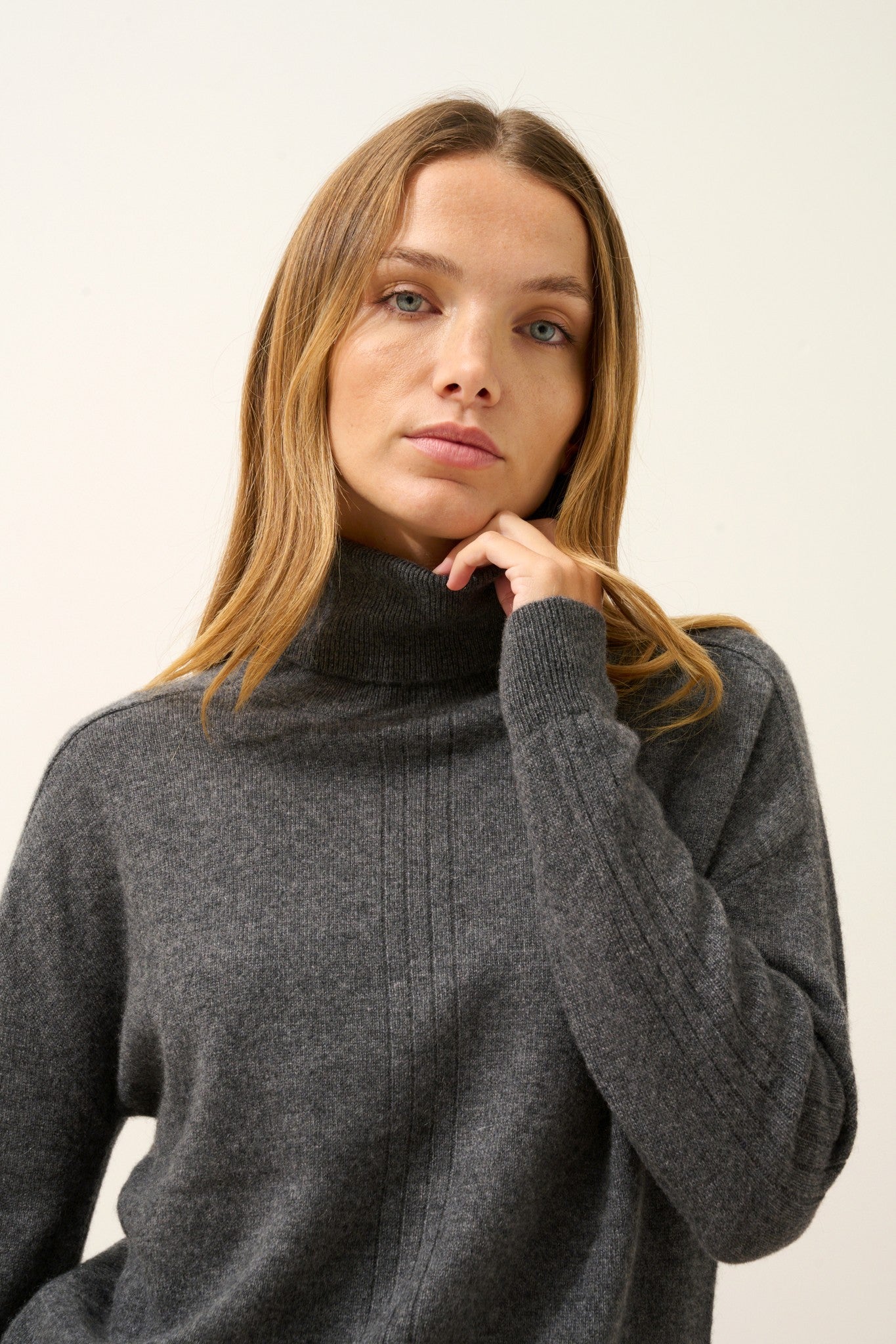 orianne pull col roulé anthracite chiné 100% cachemire