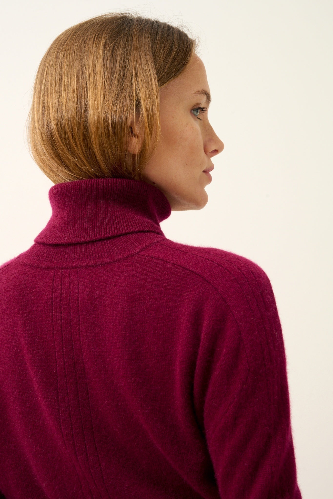 ORIANNE pull col roulé bordeaux