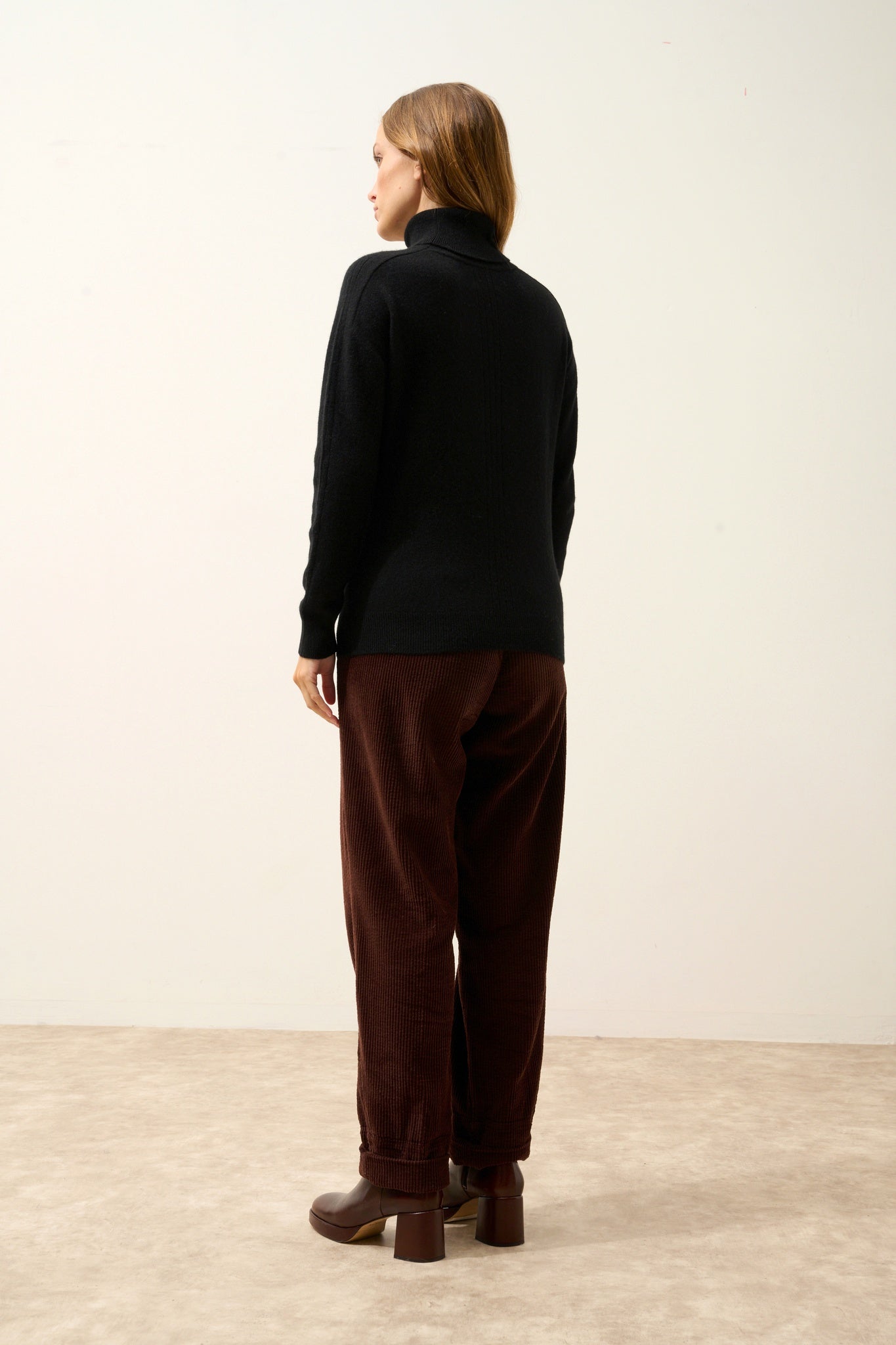 ORIANNE pull col roulé noir