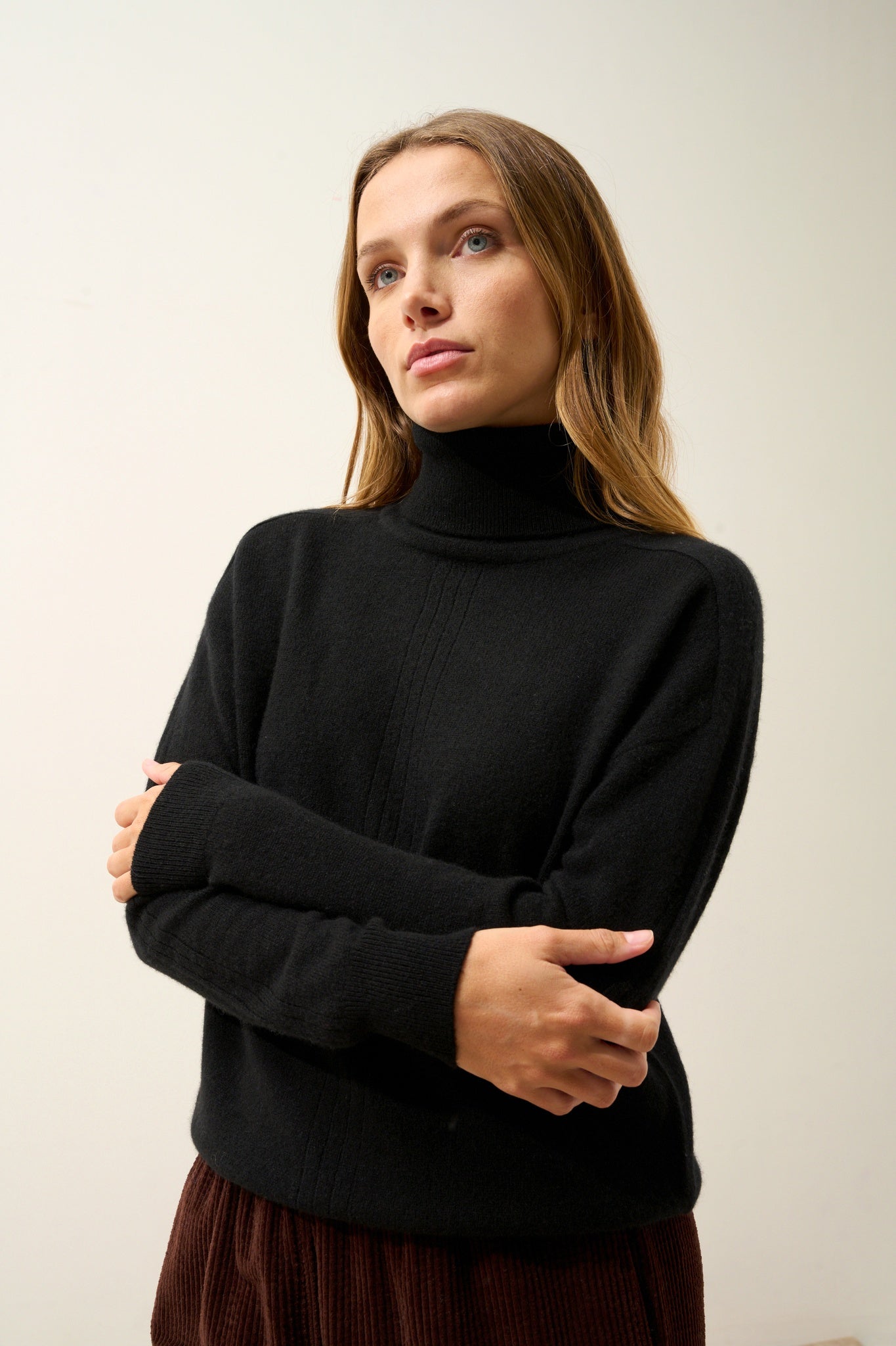 ORIANNE pull col roulé noir