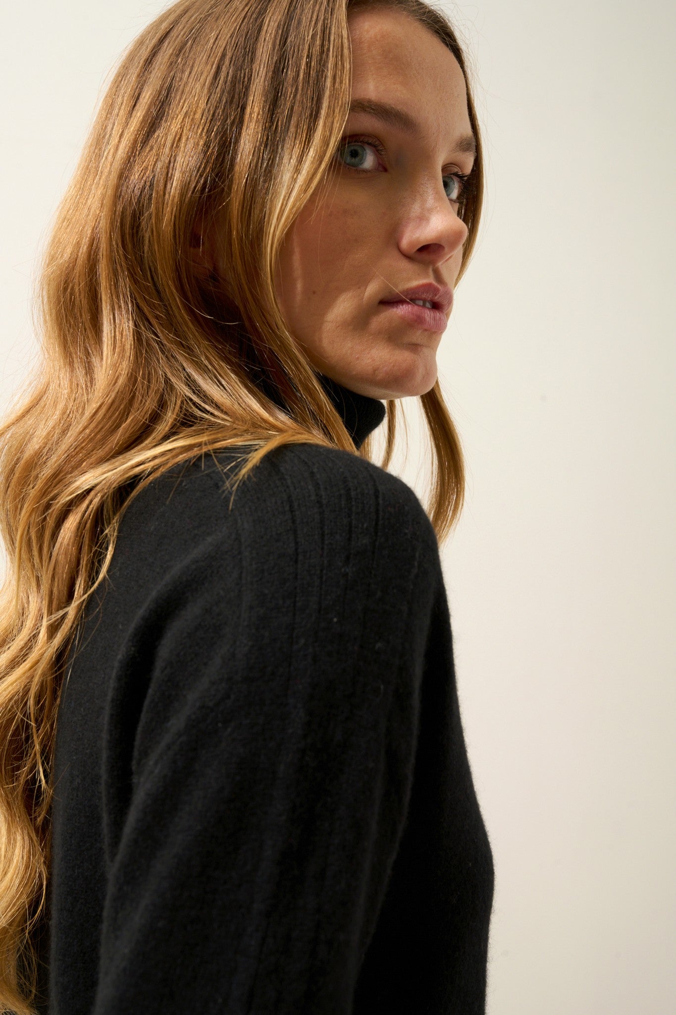 orianne pull col roulé noir 100% cachemire
