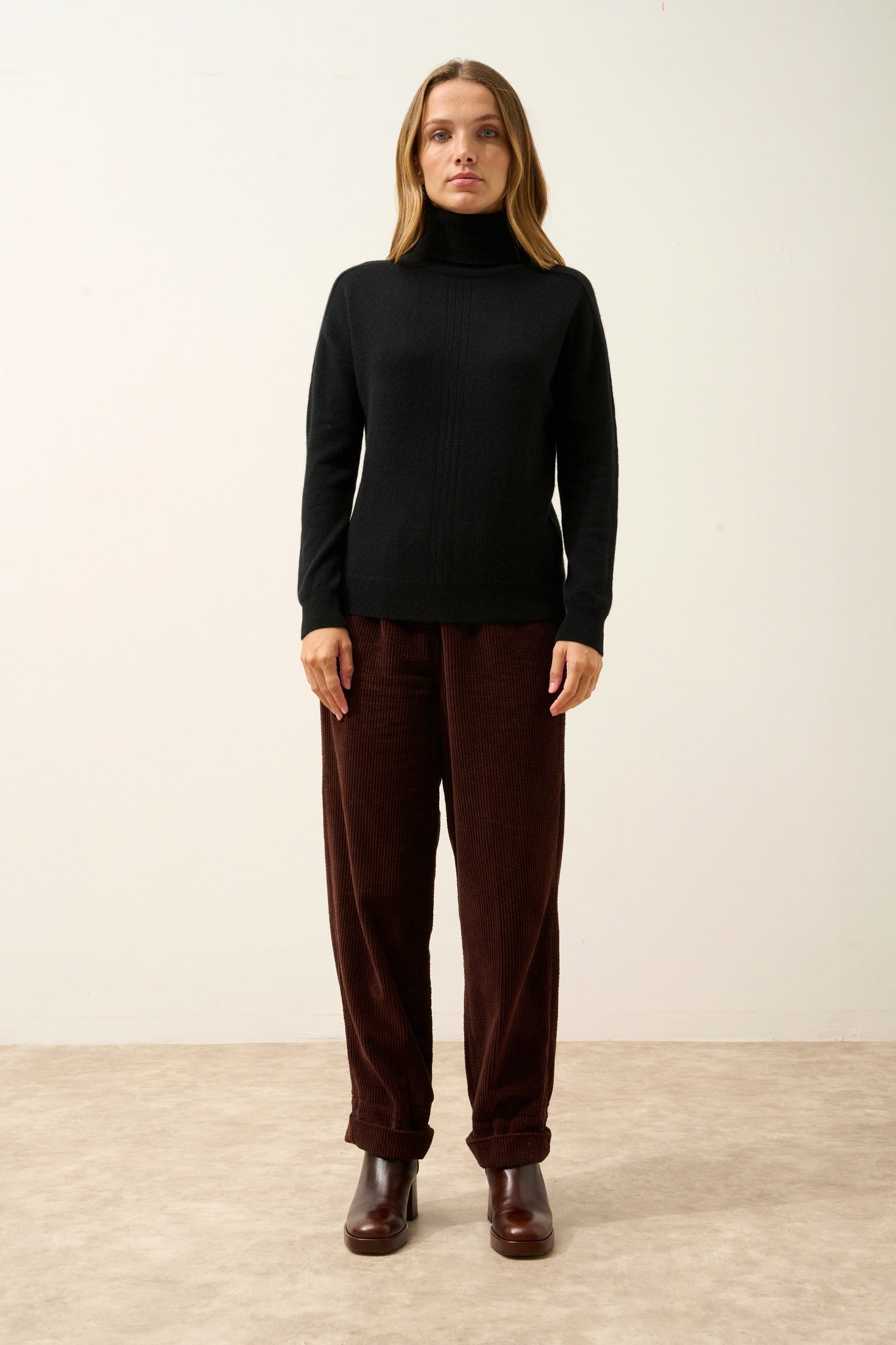 ORIANNE pull col roulé noir