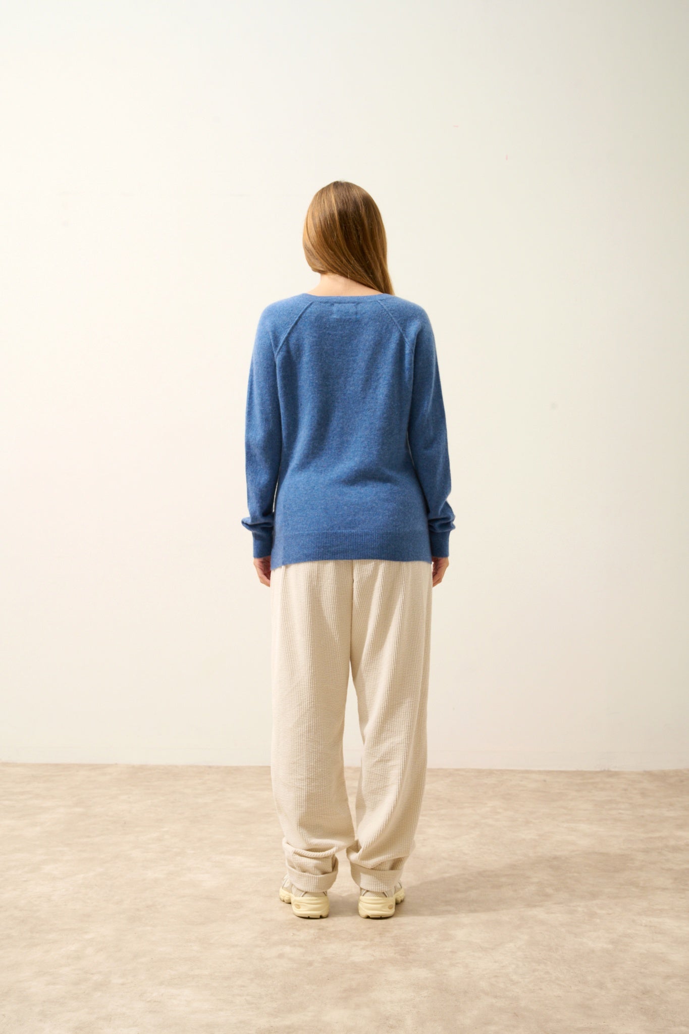 PHOEBE pull col v bleu denim