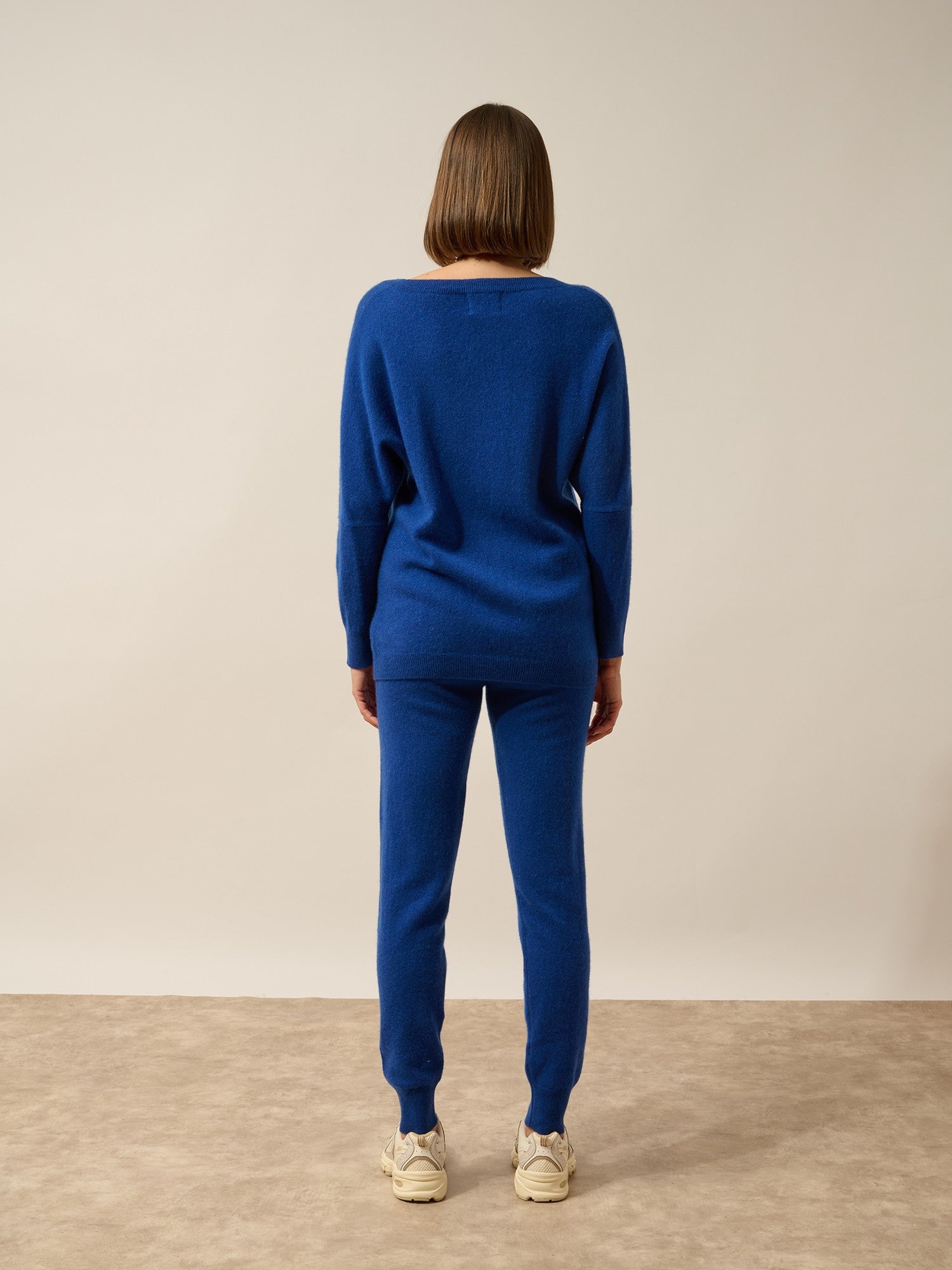 rebecca pull  outremer