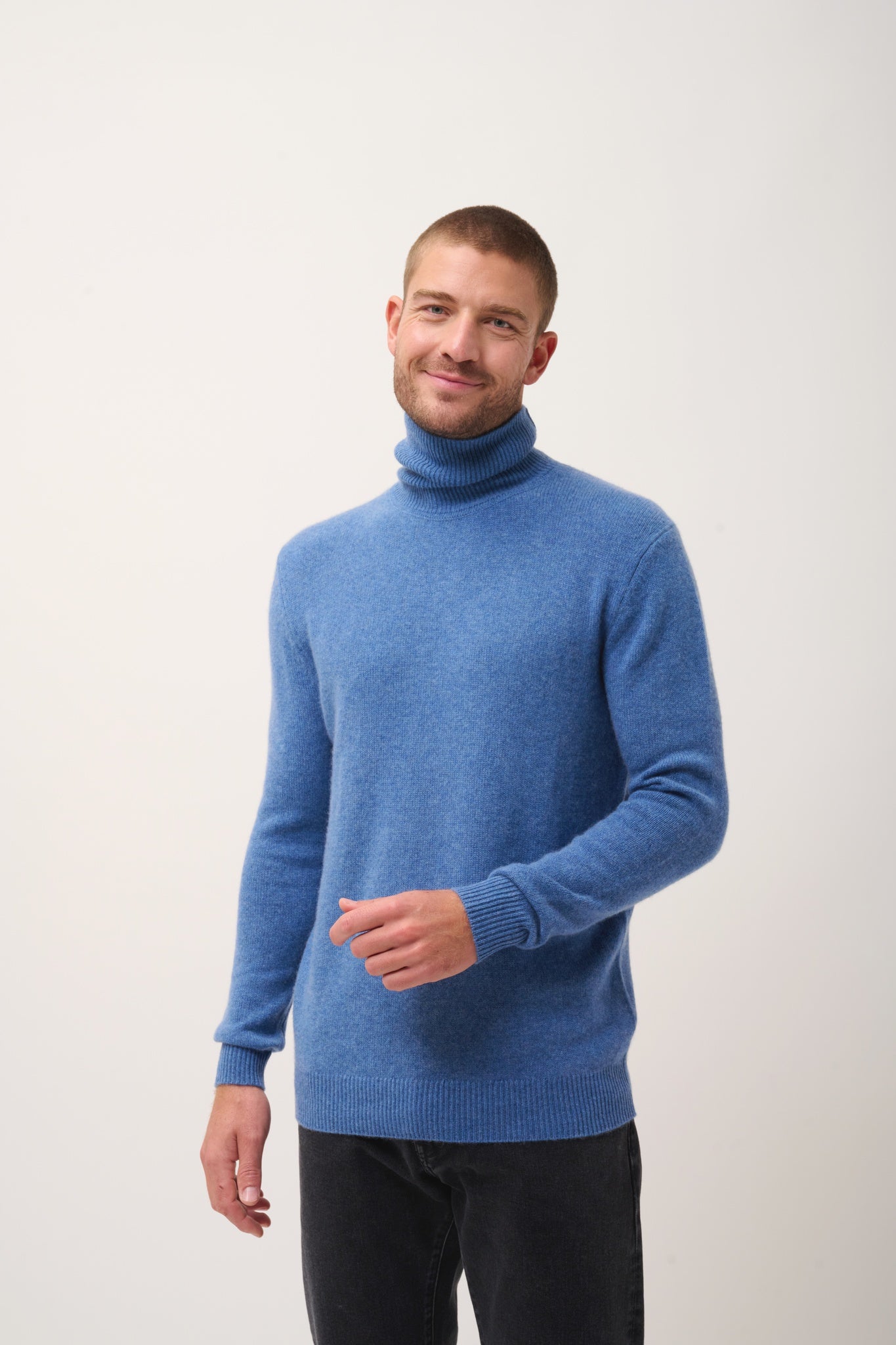 SACHA pull col roulé bleu denim