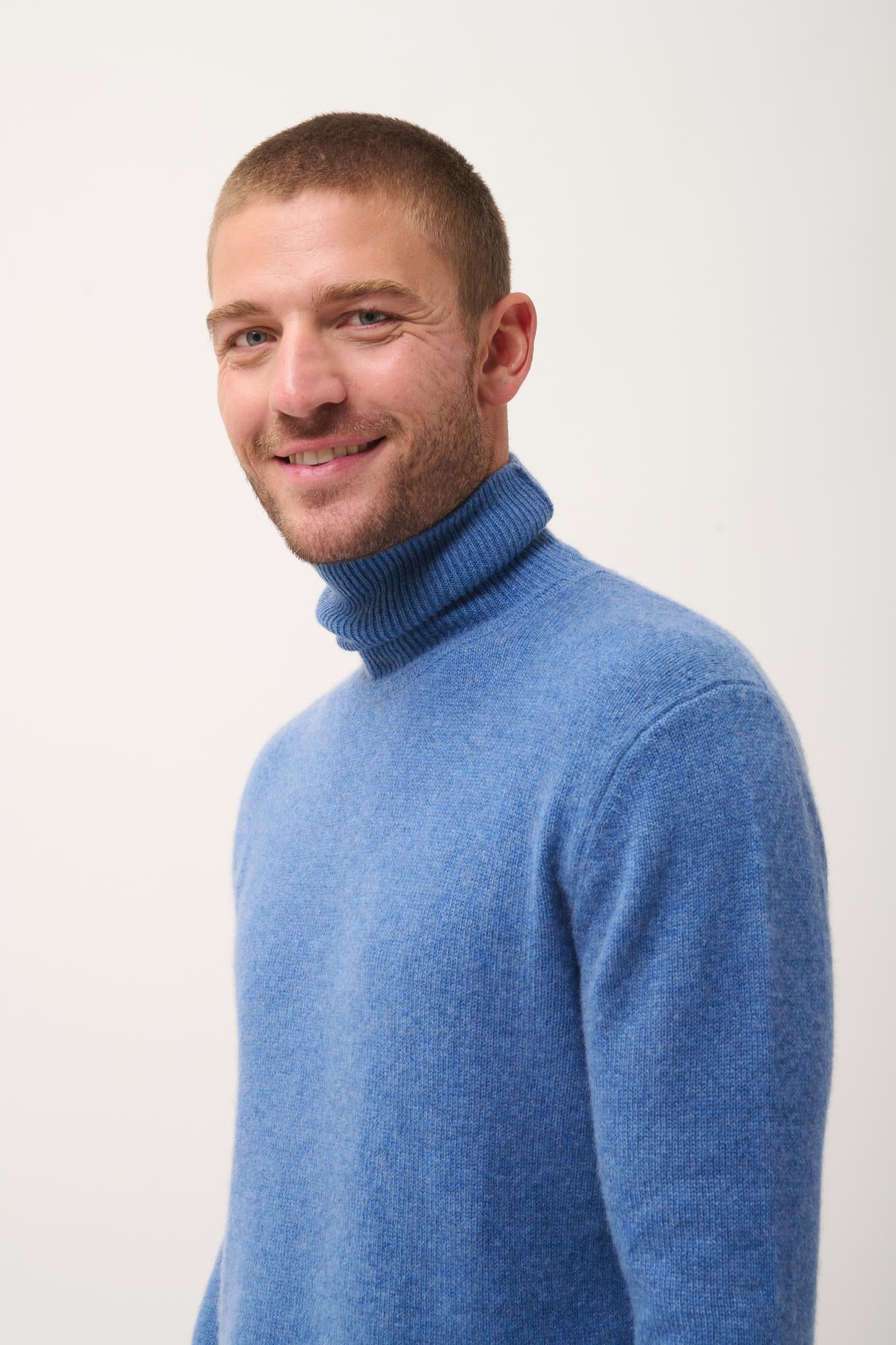 SACHA pull col roulé bleu denim