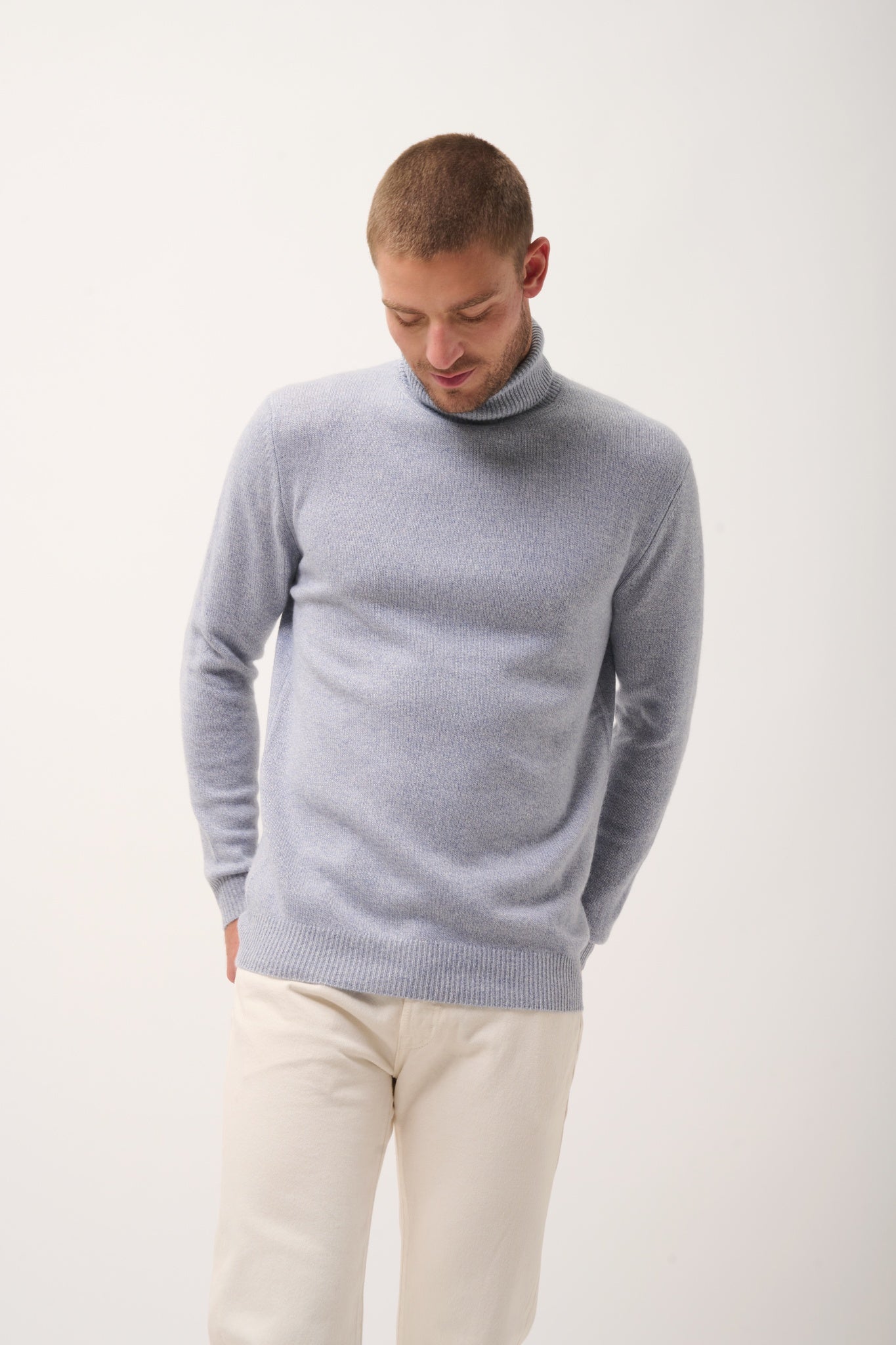 SACHA pull col roulé bleu ivoire