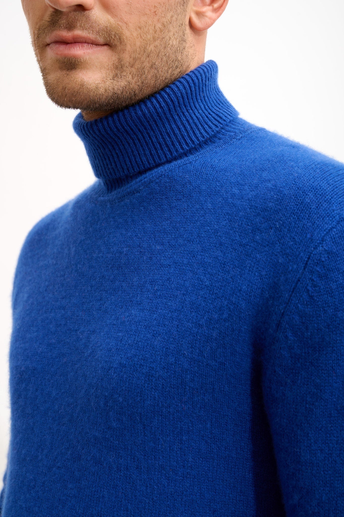 SACHA pull col roulé outremer