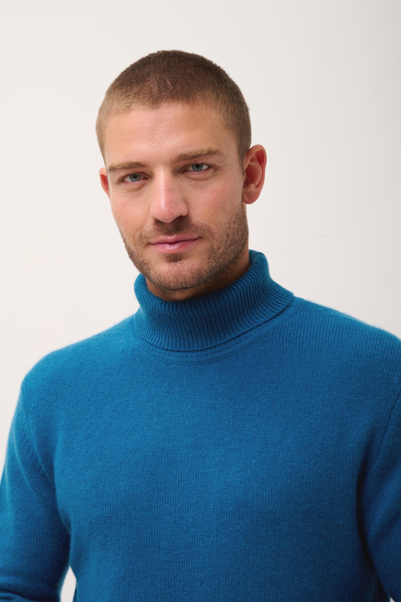 SACHA pull col roulé paon