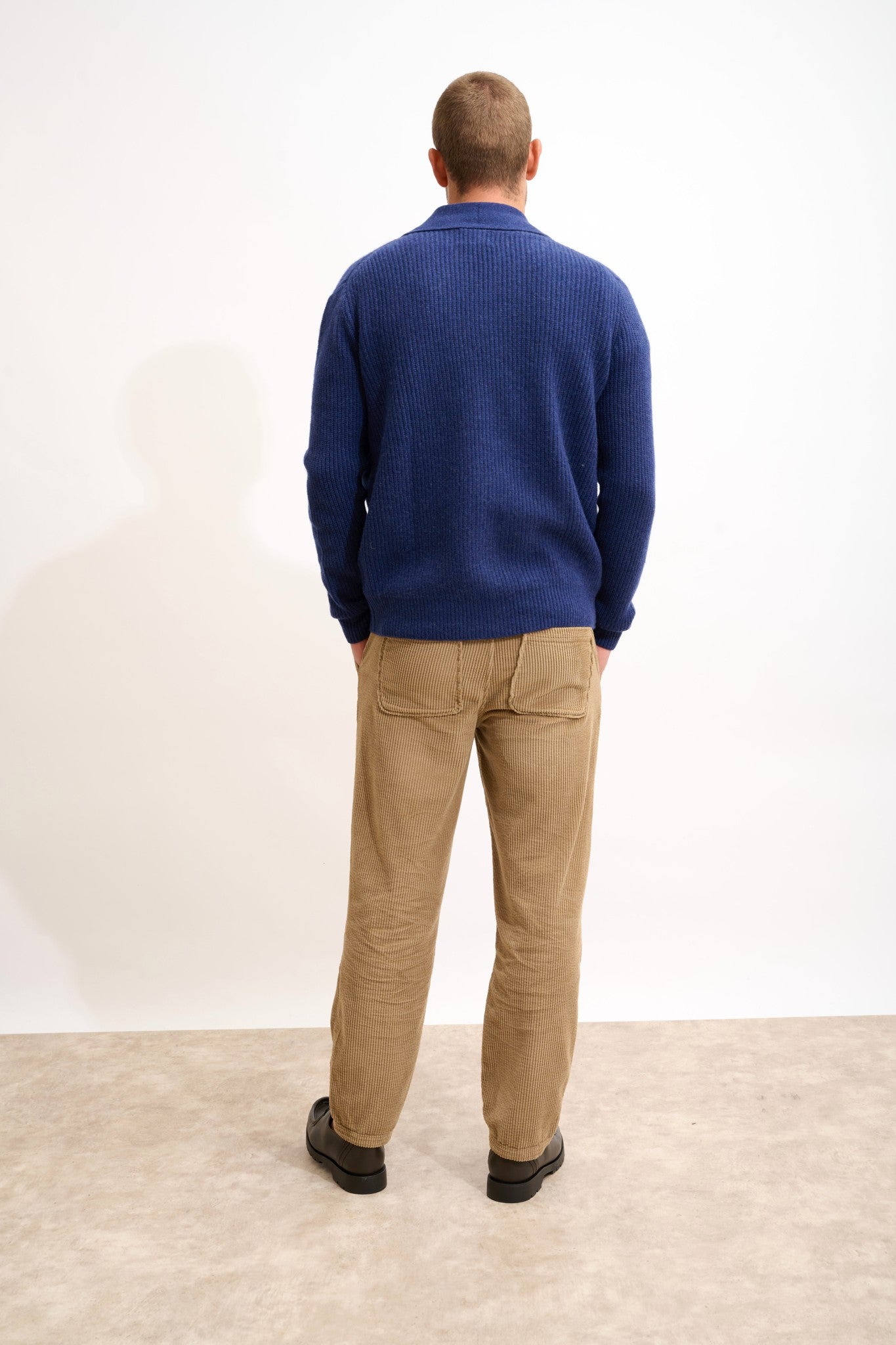 sanji veste boutonnée col châle 4 fils bleu nuit 100% cachemire