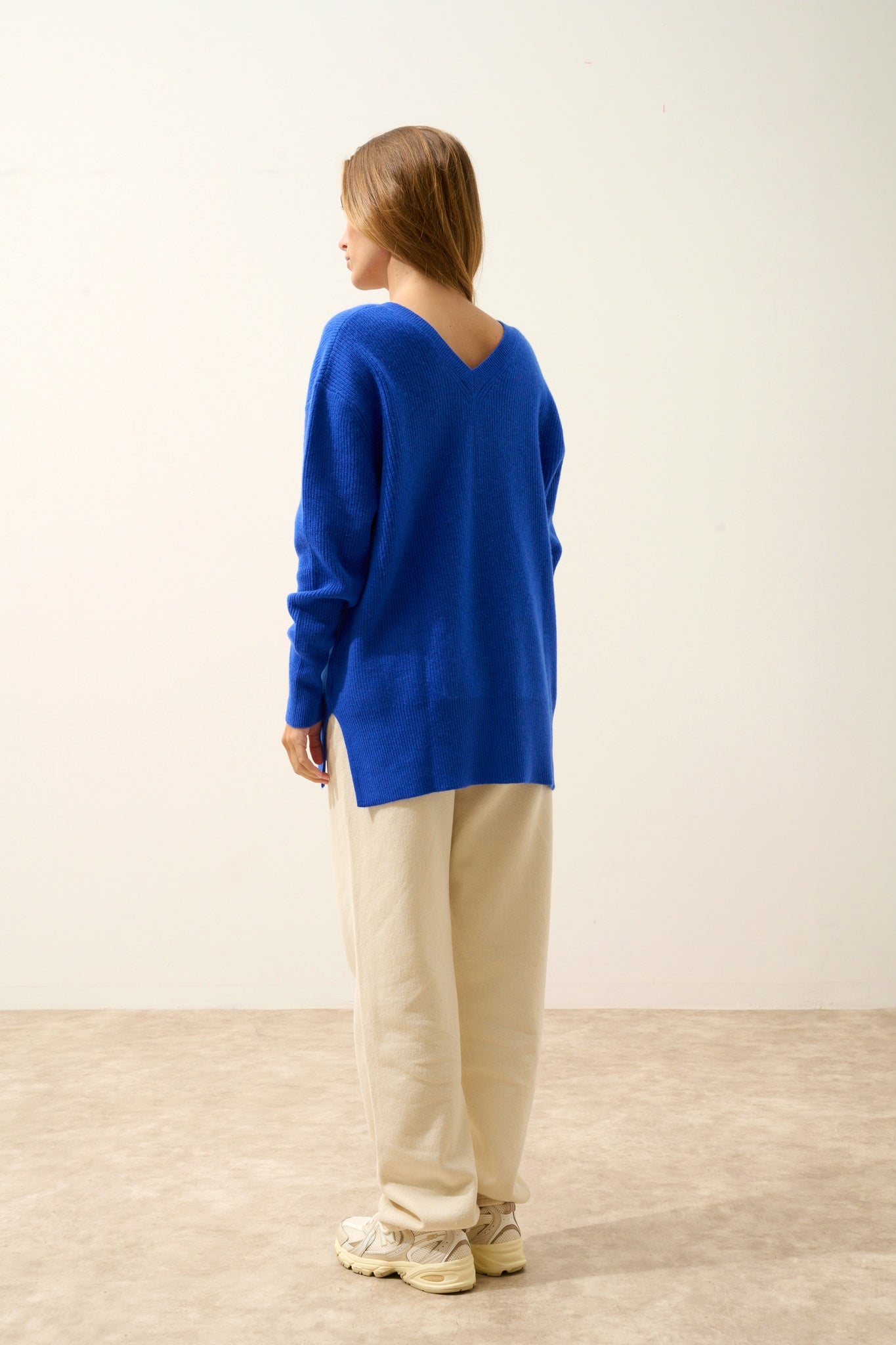 SERÉLIS sweater with V-neck front and back in Persian blue