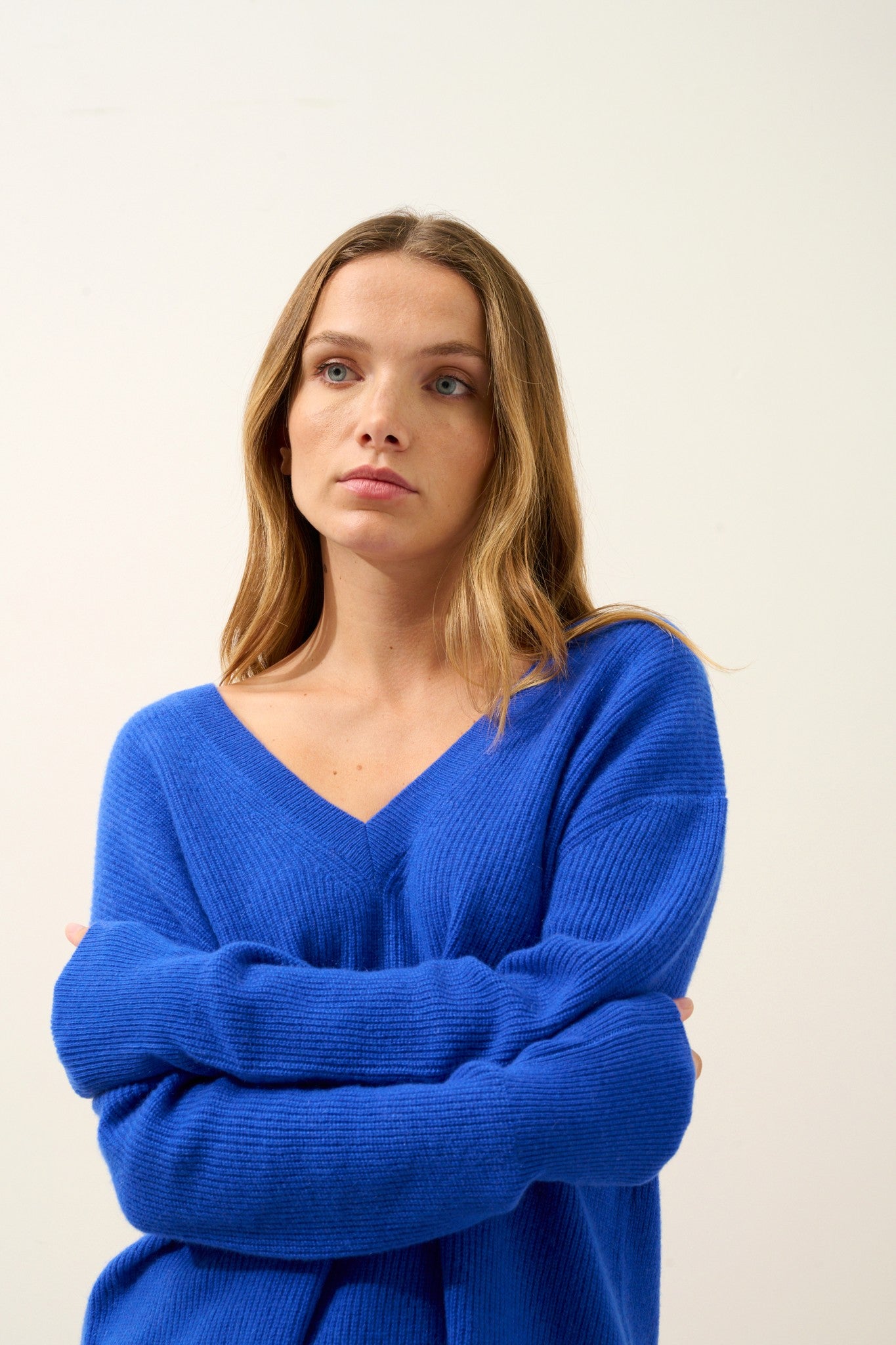 serélis pull col v devant et dos bleu persan 100% cachemire