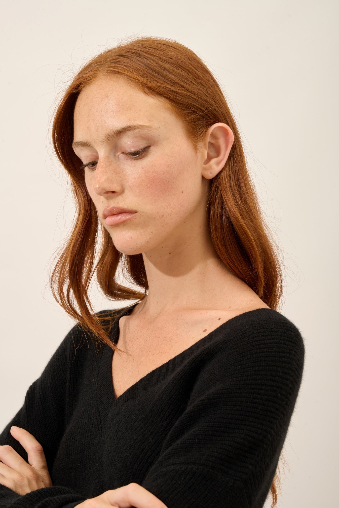 SERÉLIS black V-neck sweater