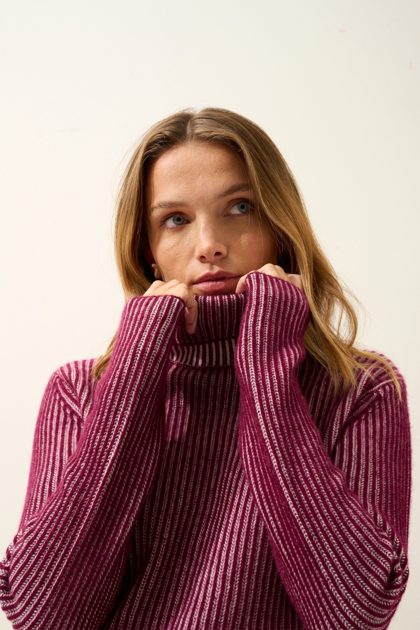 somnia pull col roulé 4 fils bordeaux/ivoire 100% cachemire