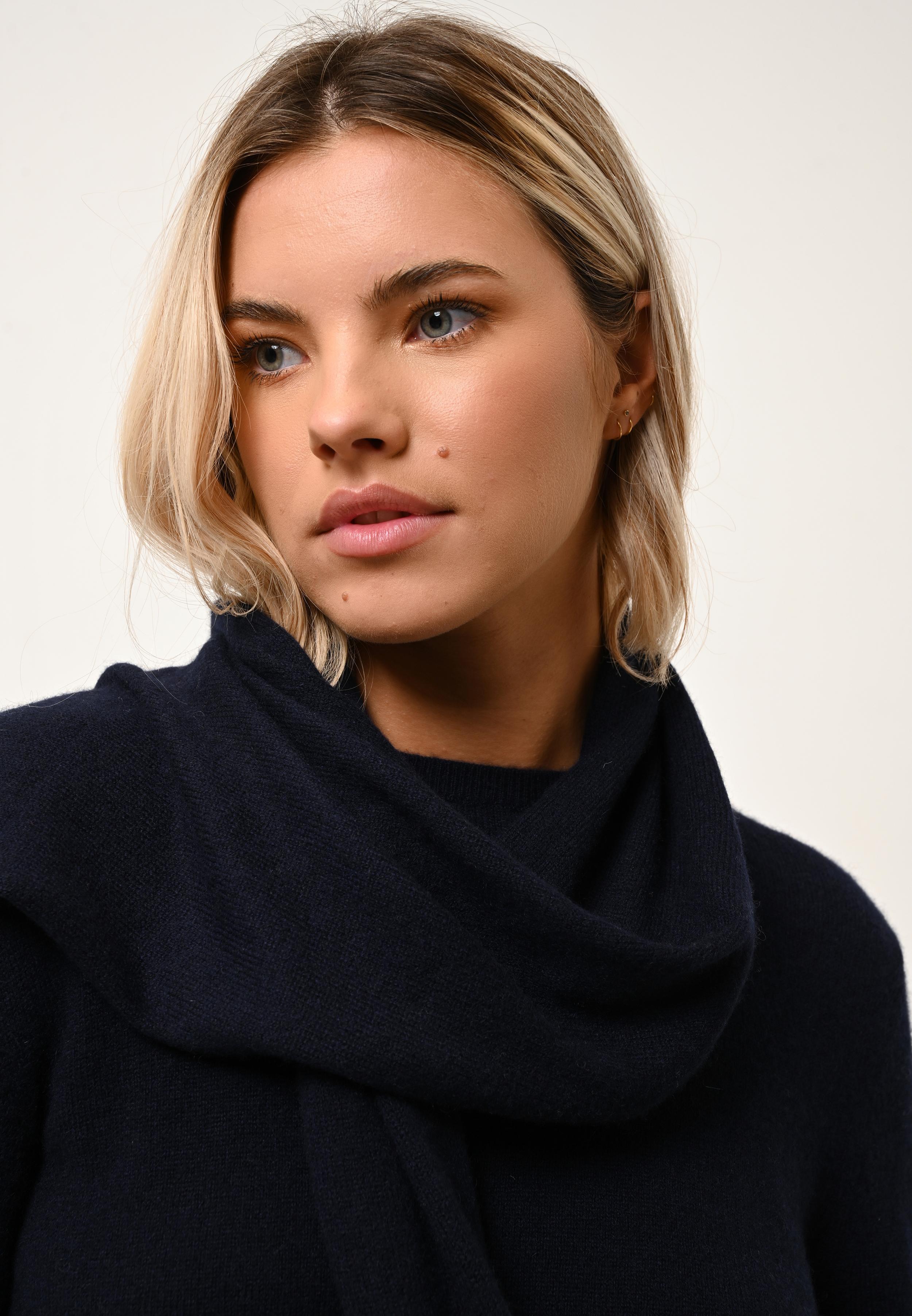 SPENCER navy scarf