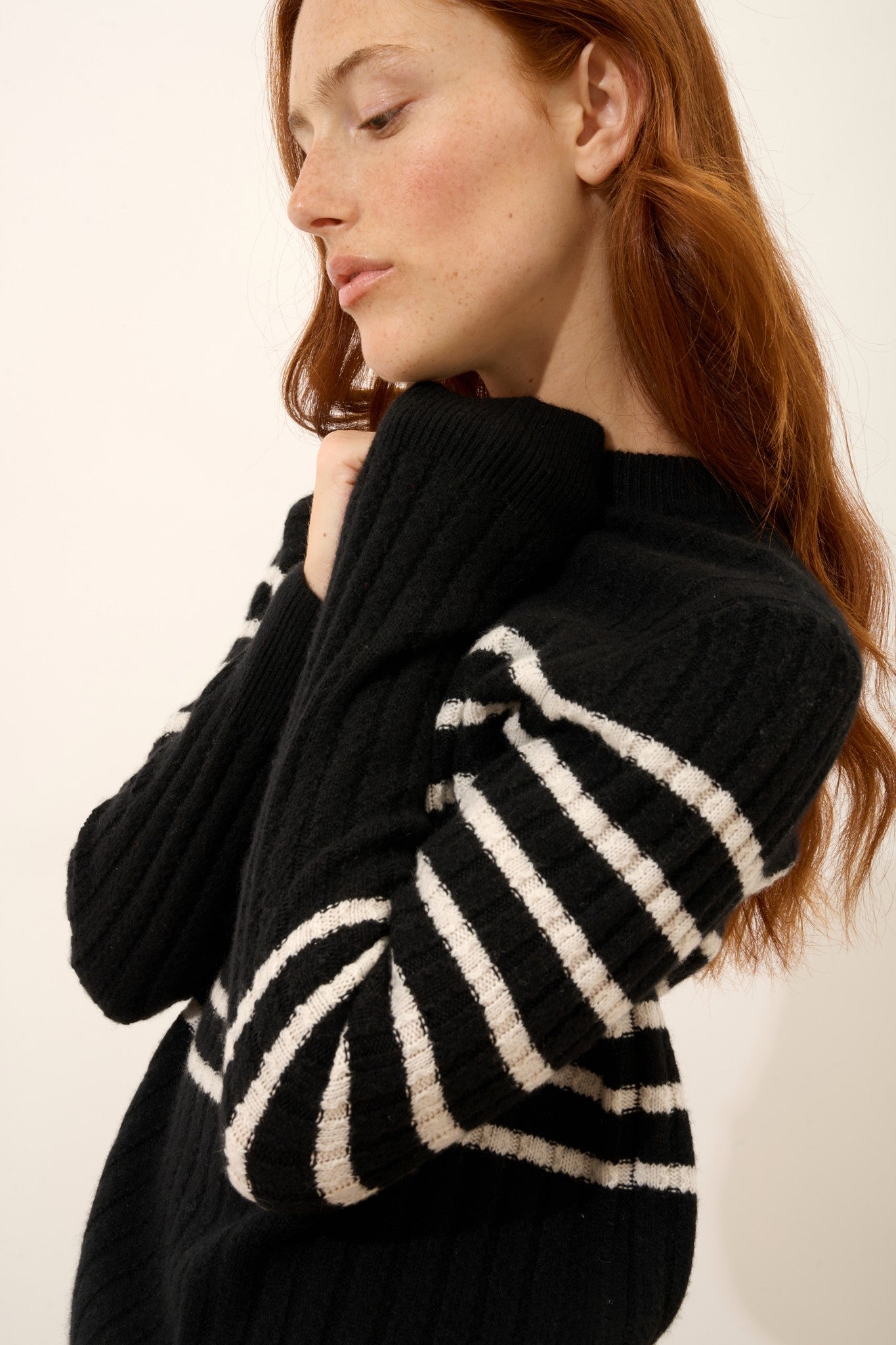 sylvana pull col rond 4 fils bi-color noir/ivoire 100% cachemire