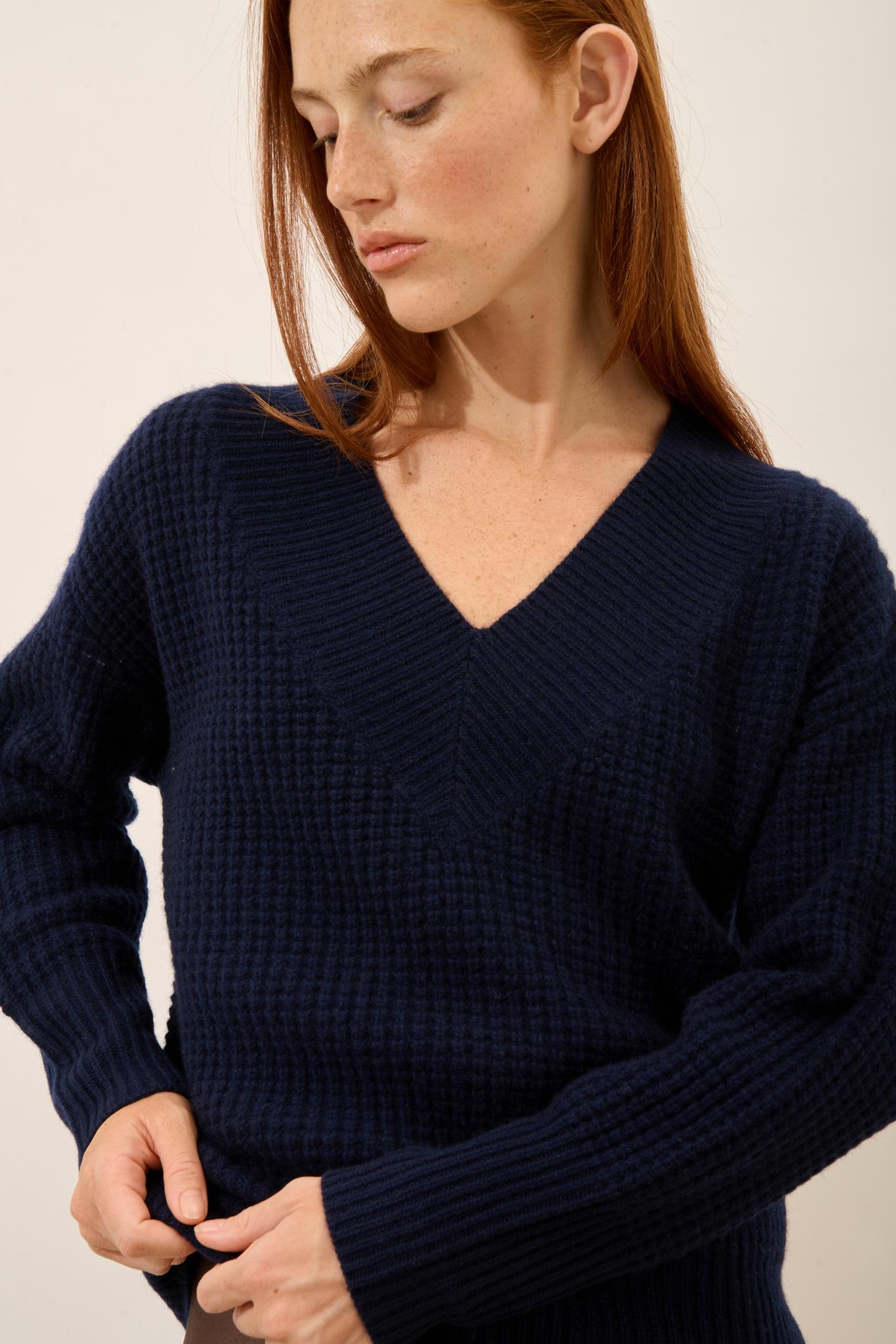 TACNA pull col v navy