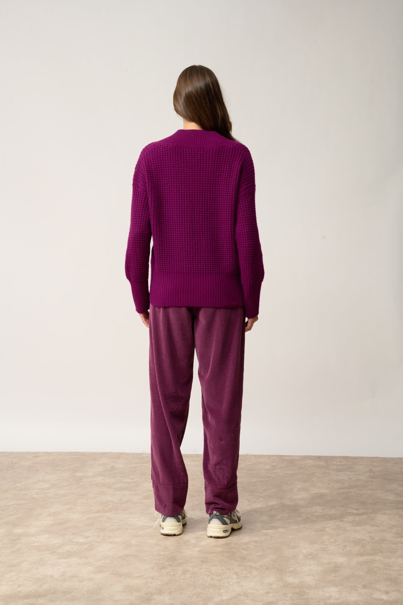 TACNA plum V-neck sweater