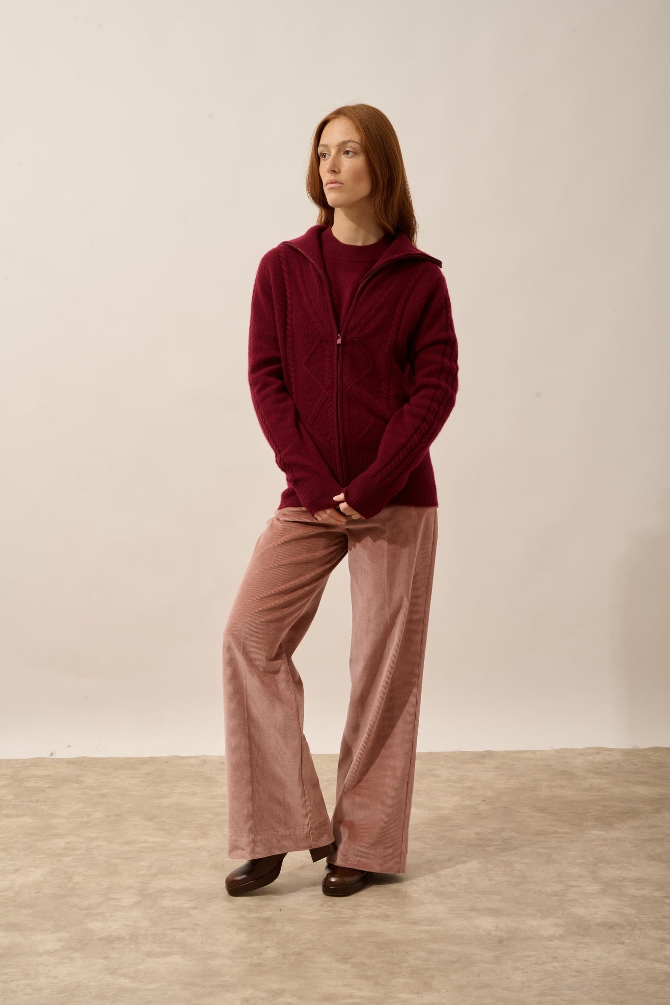 TALARA zip-up cardigan with trucker collar, 4 burgundy threads