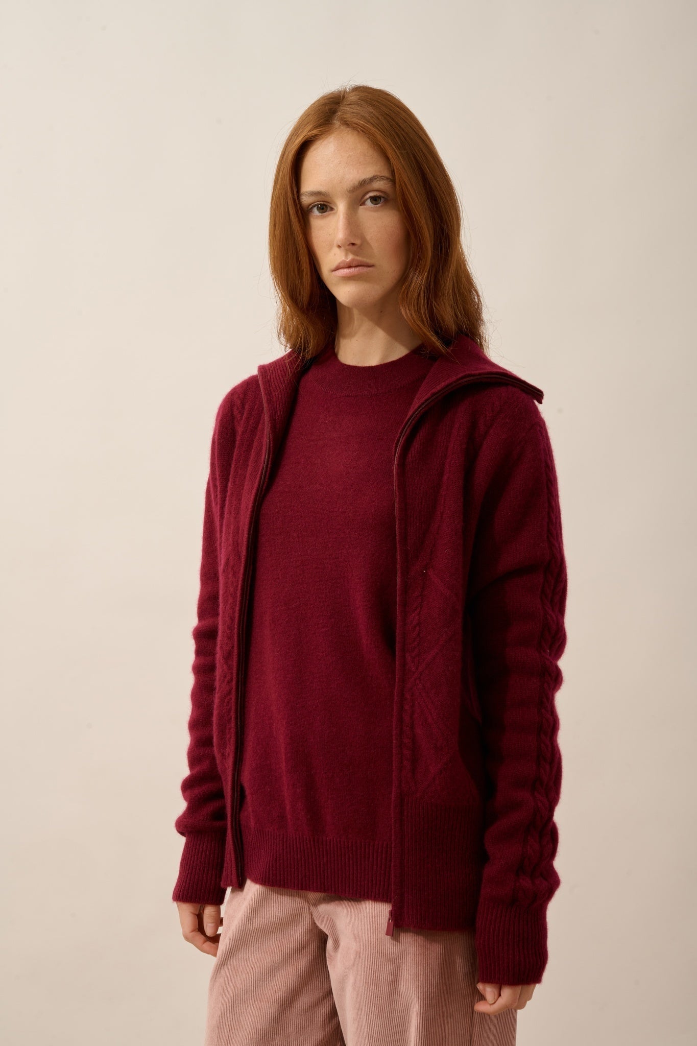 TALARA zip-up cardigan with trucker collar, 4 burgundy threads
