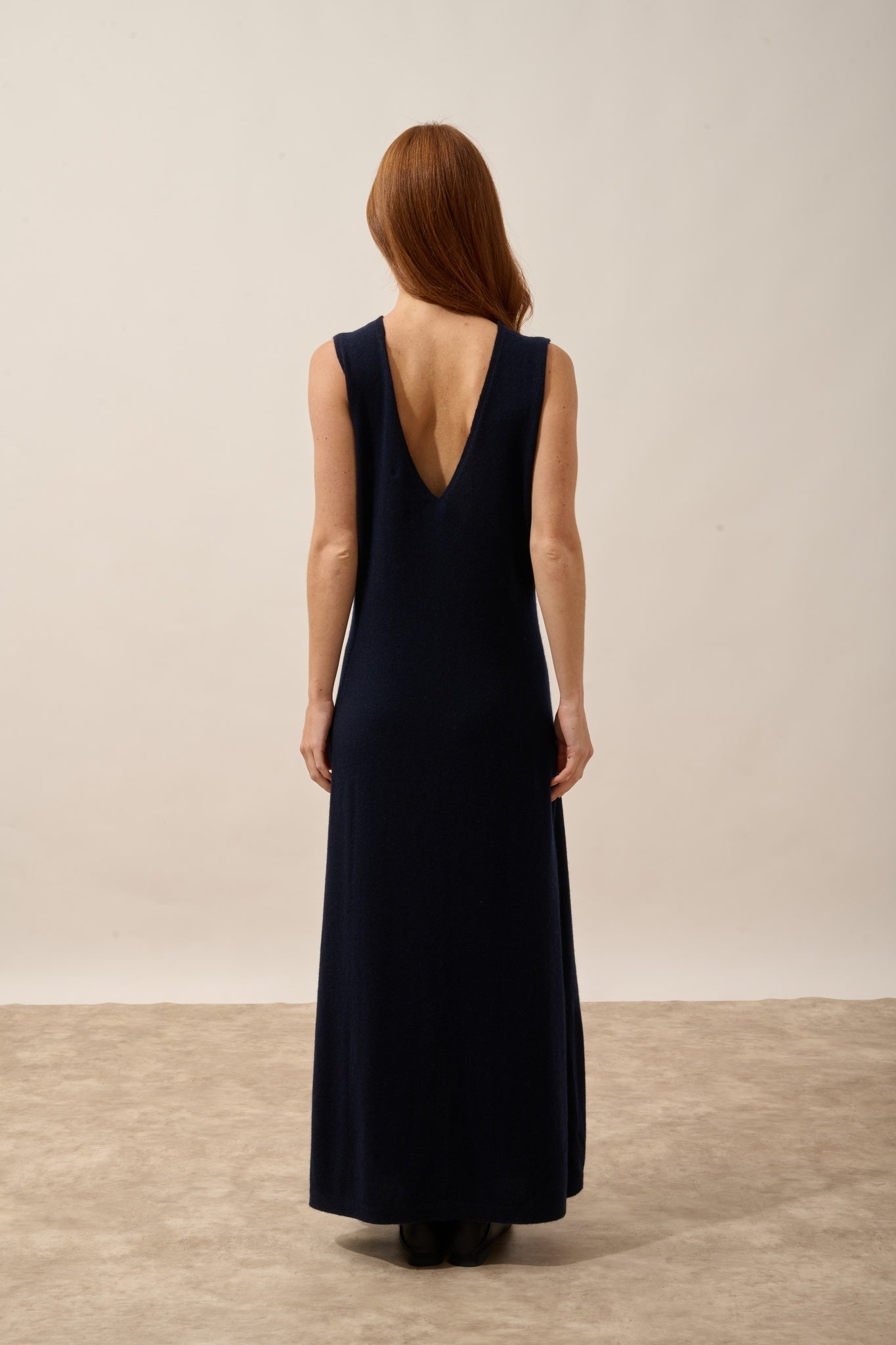 TESSA robe col v devant et dos sans manches navy