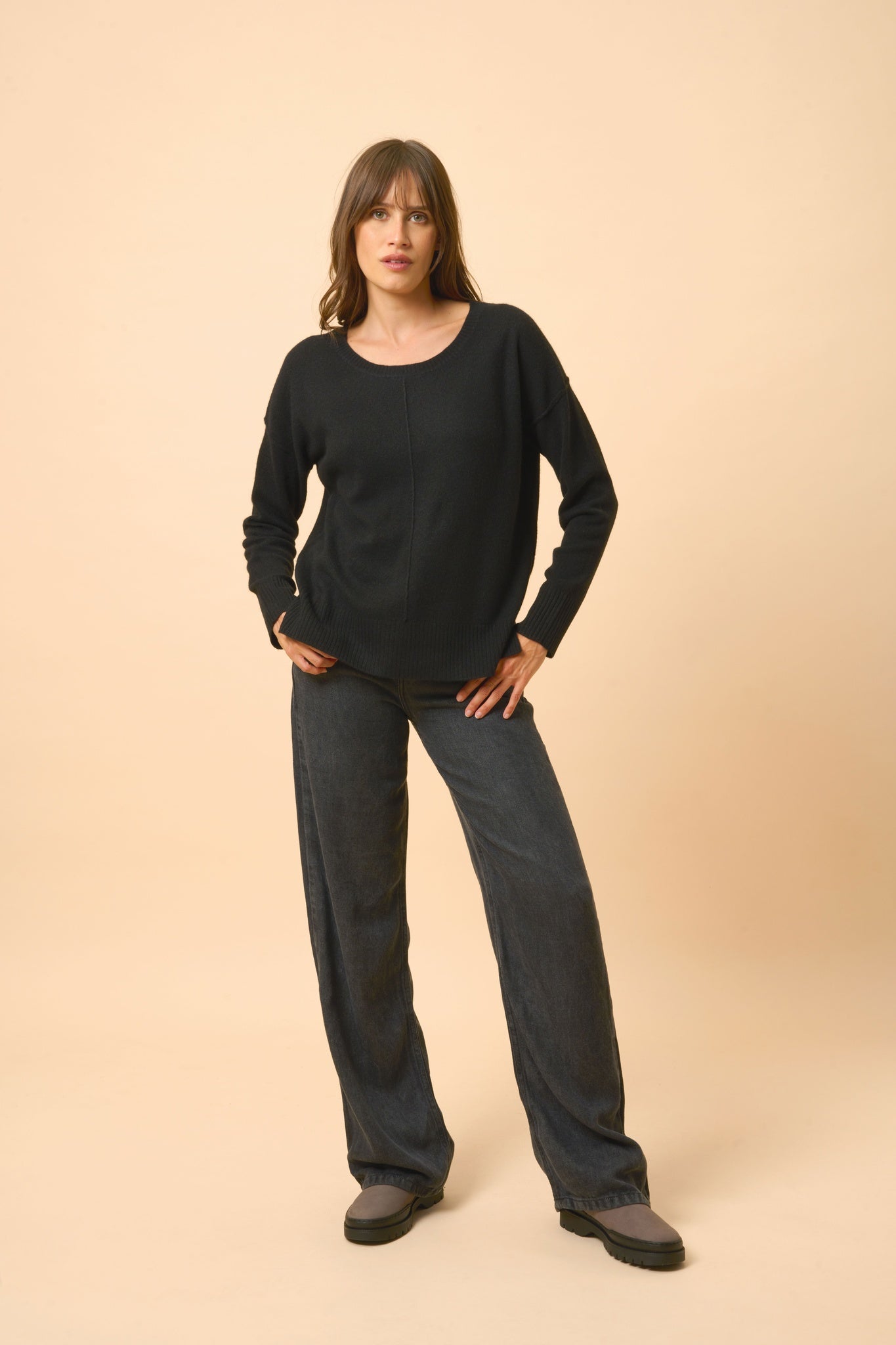 TESS pull col rond noir