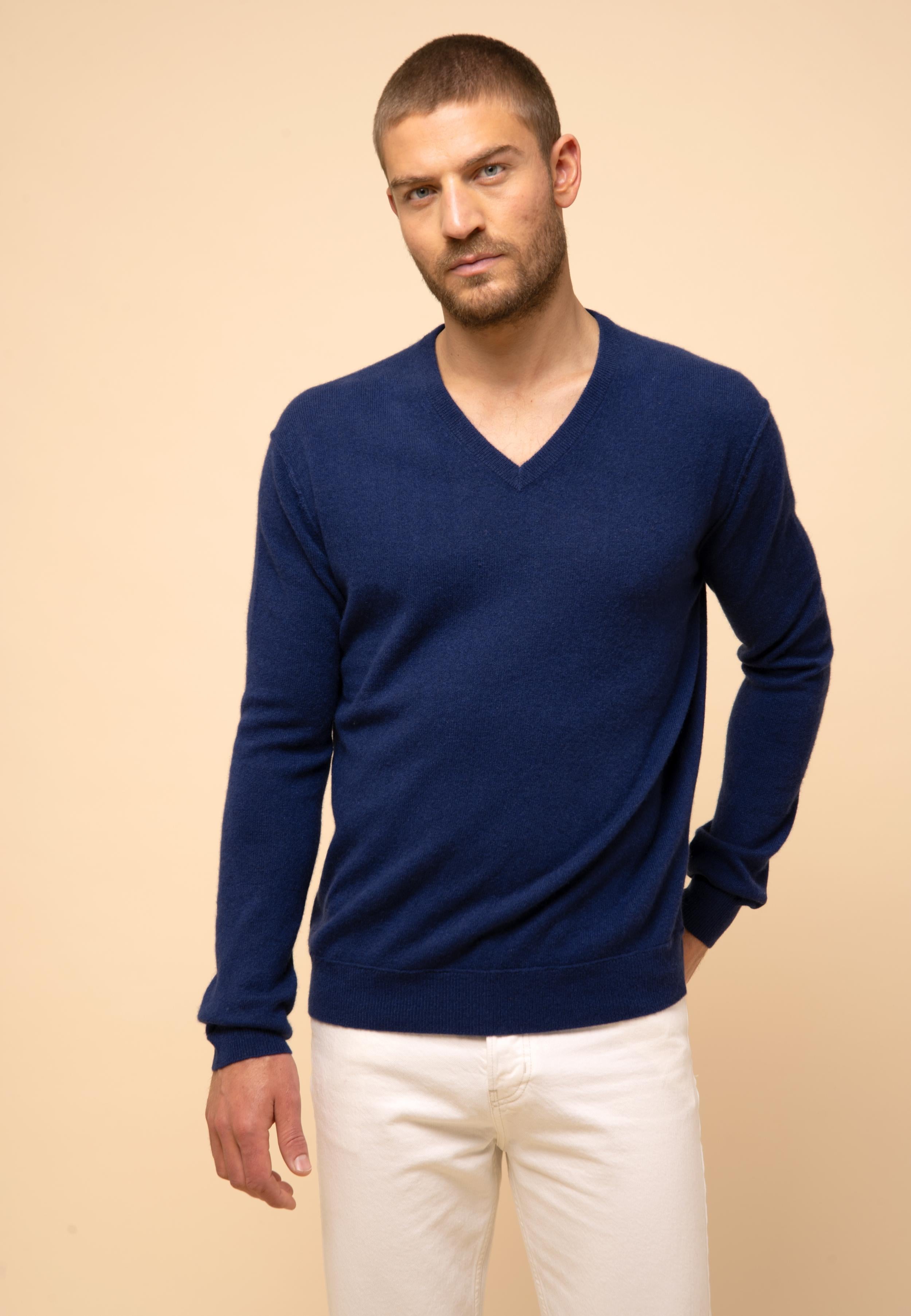 TOM midnight v-neck sweater