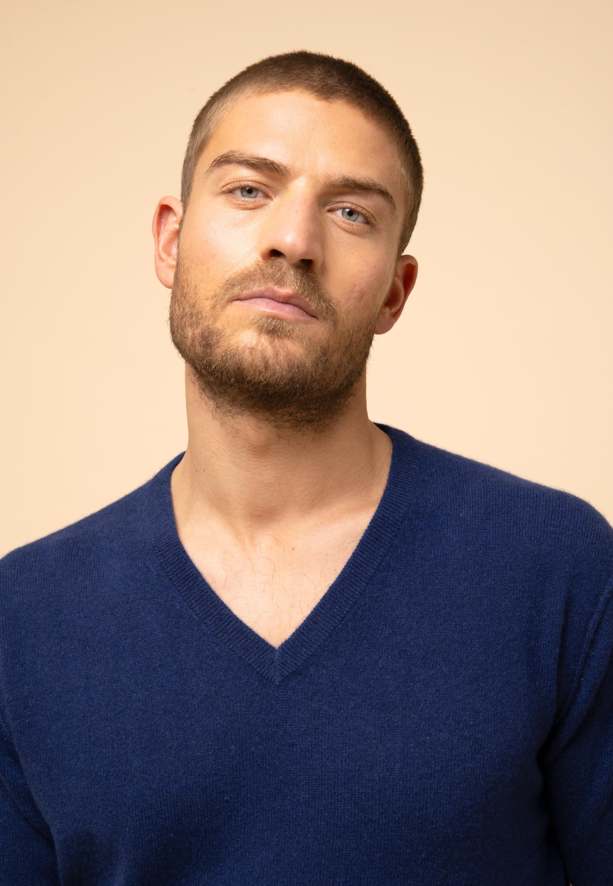 TOM midnight v-neck sweater
